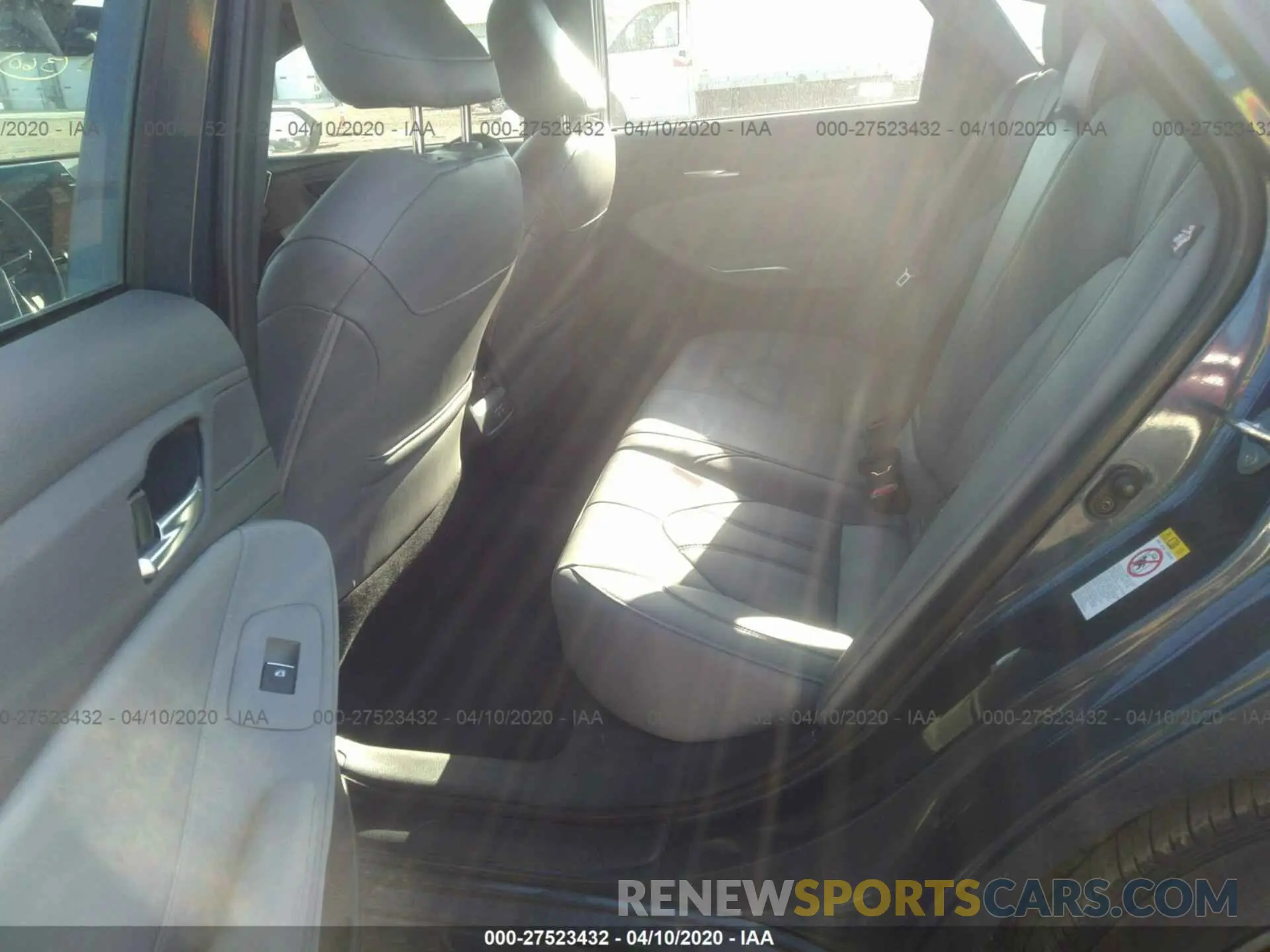 8 Photograph of a damaged car 4T1BZ1FB6KU032794 TOYOTA AVALON 2019