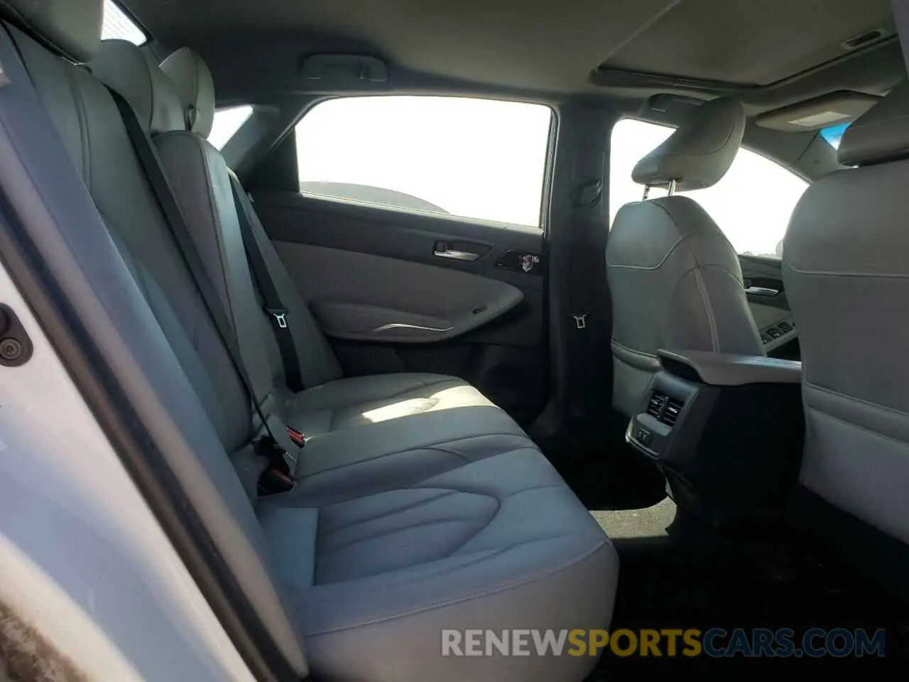 10 Photograph of a damaged car 4T1BZ1FB7KU006611 TOYOTA AVALON 2019