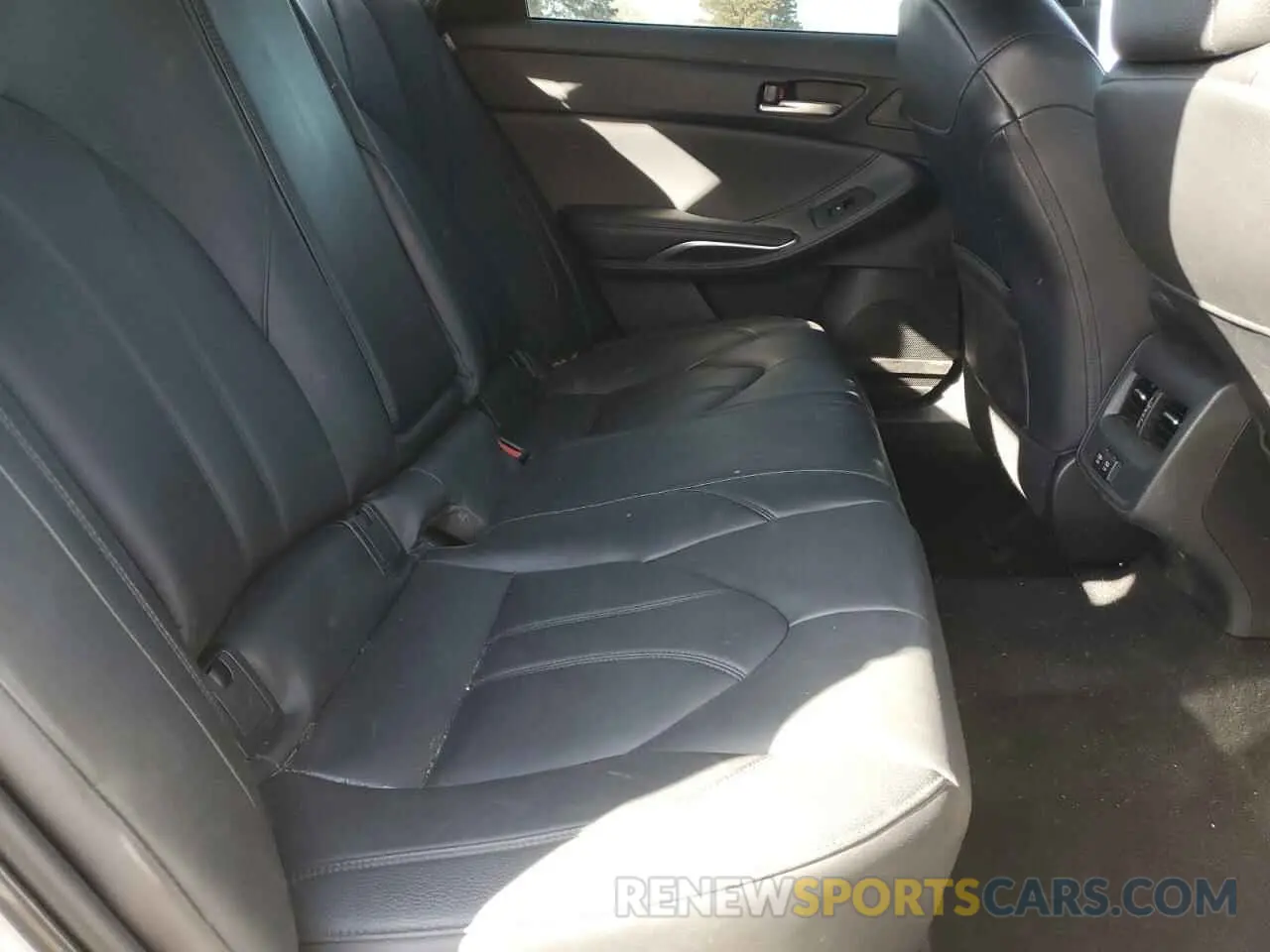 10 Photograph of a damaged car 4T1BZ1FB7KU007094 TOYOTA AVALON 2019