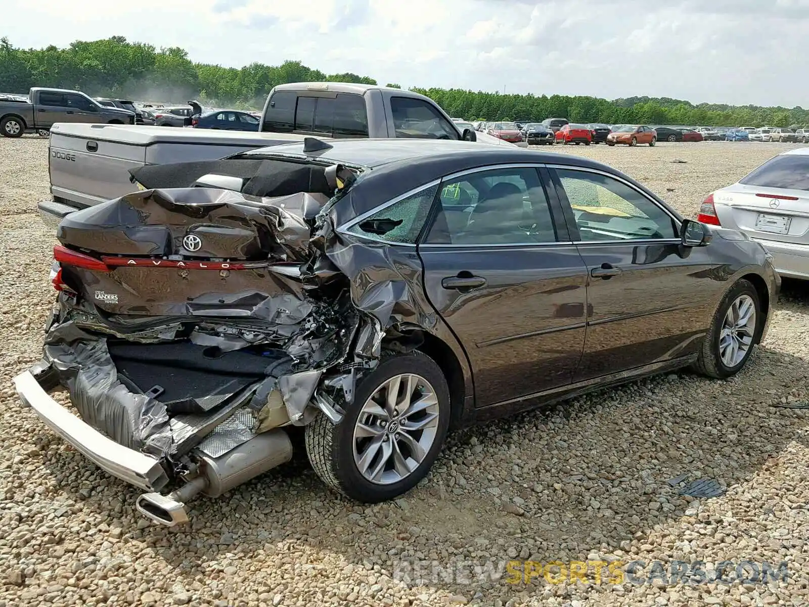 4 Photograph of a damaged car 4T1BZ1FB7KU008598 TOYOTA AVALON 2019