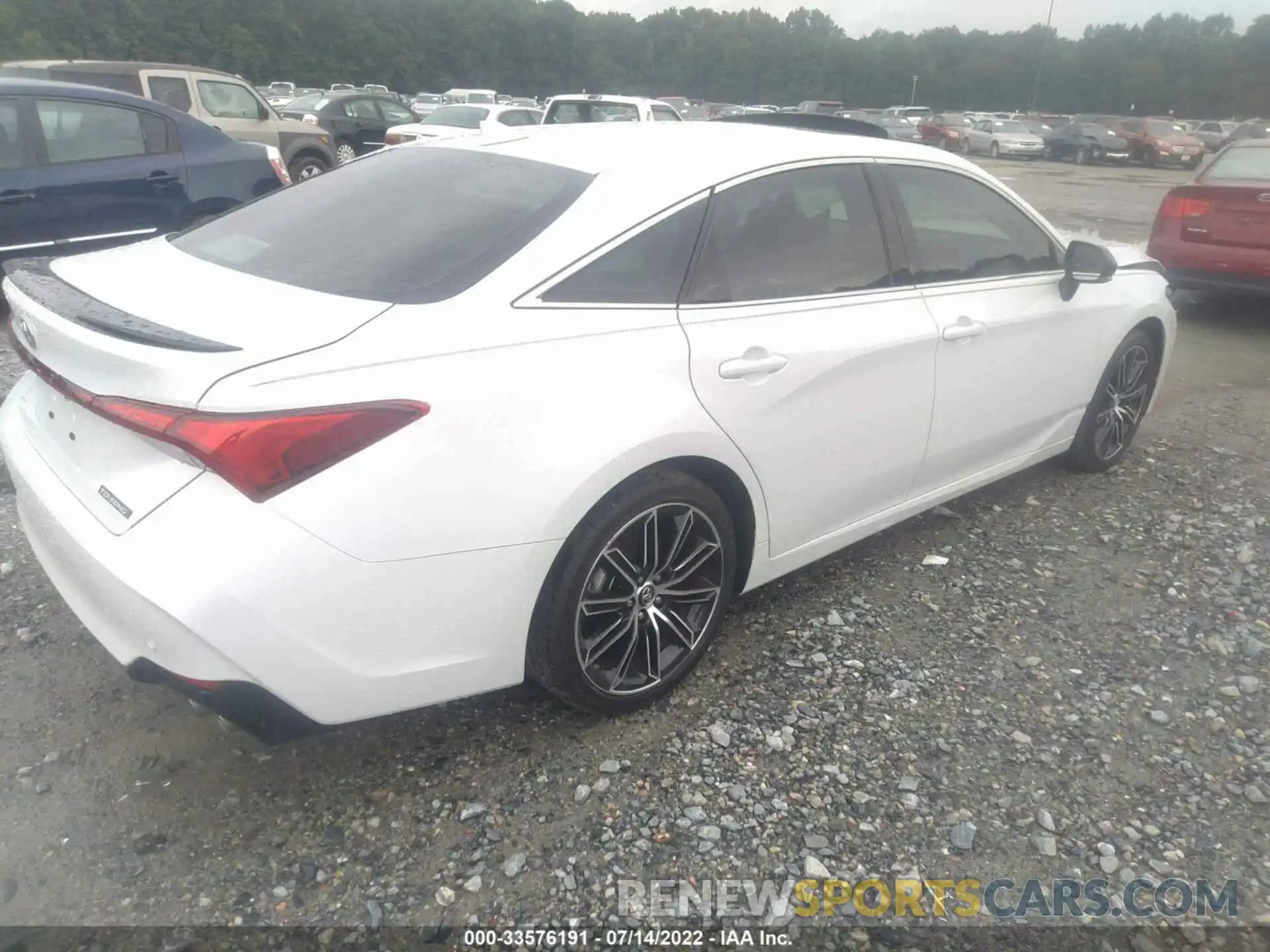 4 Photograph of a damaged car 4T1BZ1FB7KU026664 TOYOTA AVALON 2019