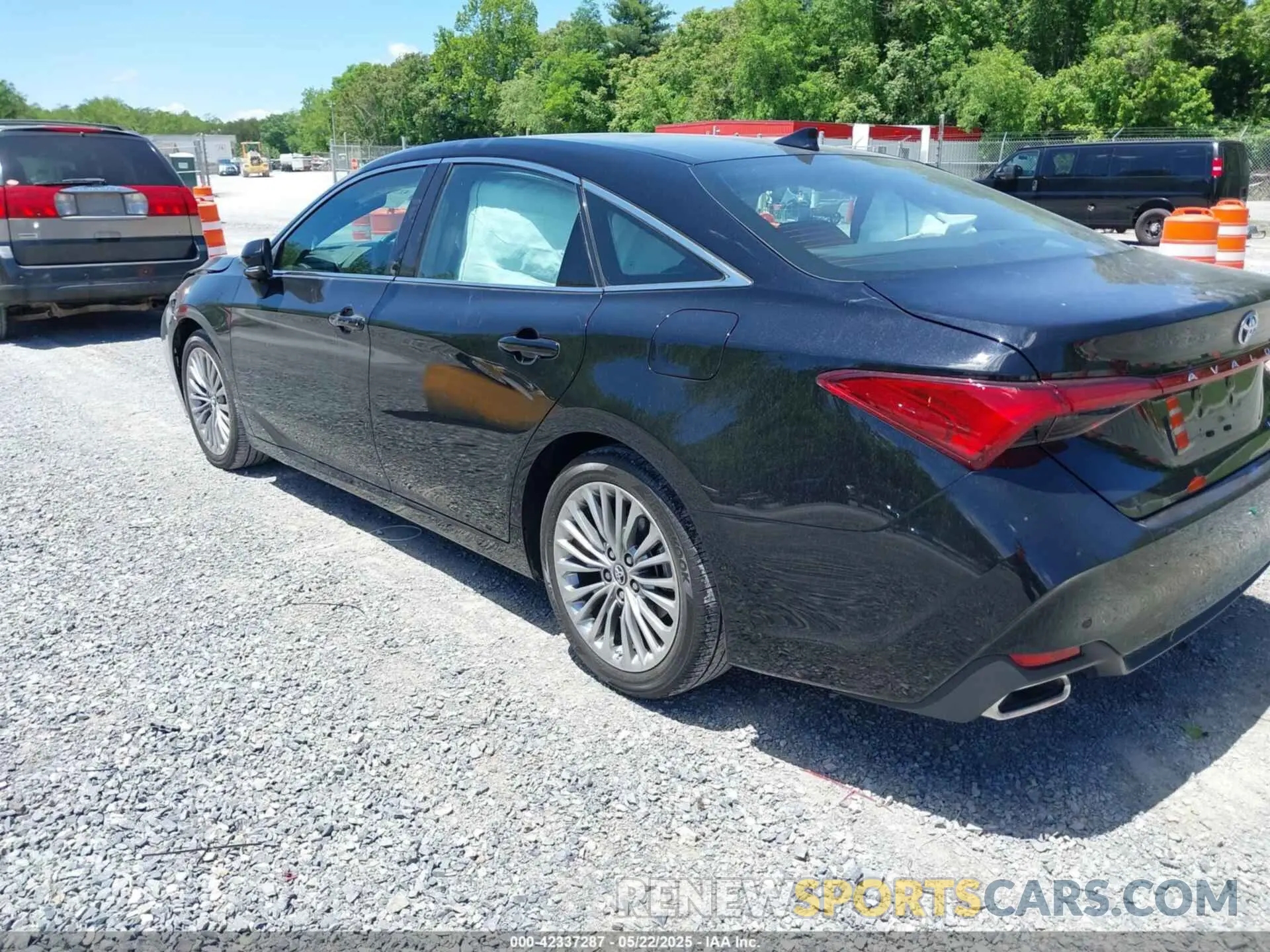 3 Photograph of a damaged car 4T1BZ1FB7KU028110 TOYOTA AVALON 2019