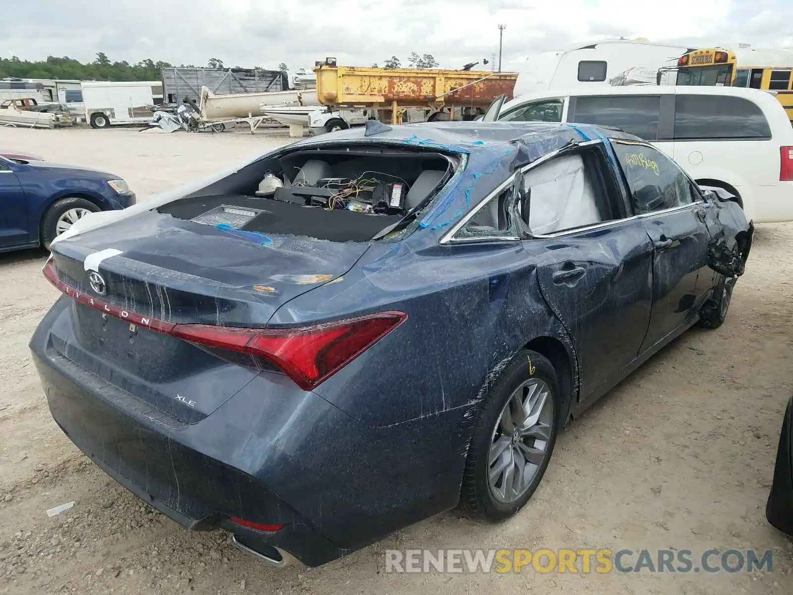 4 Photograph of a damaged car 4T1BZ1FB7KU032934 TOYOTA AVALON 2019