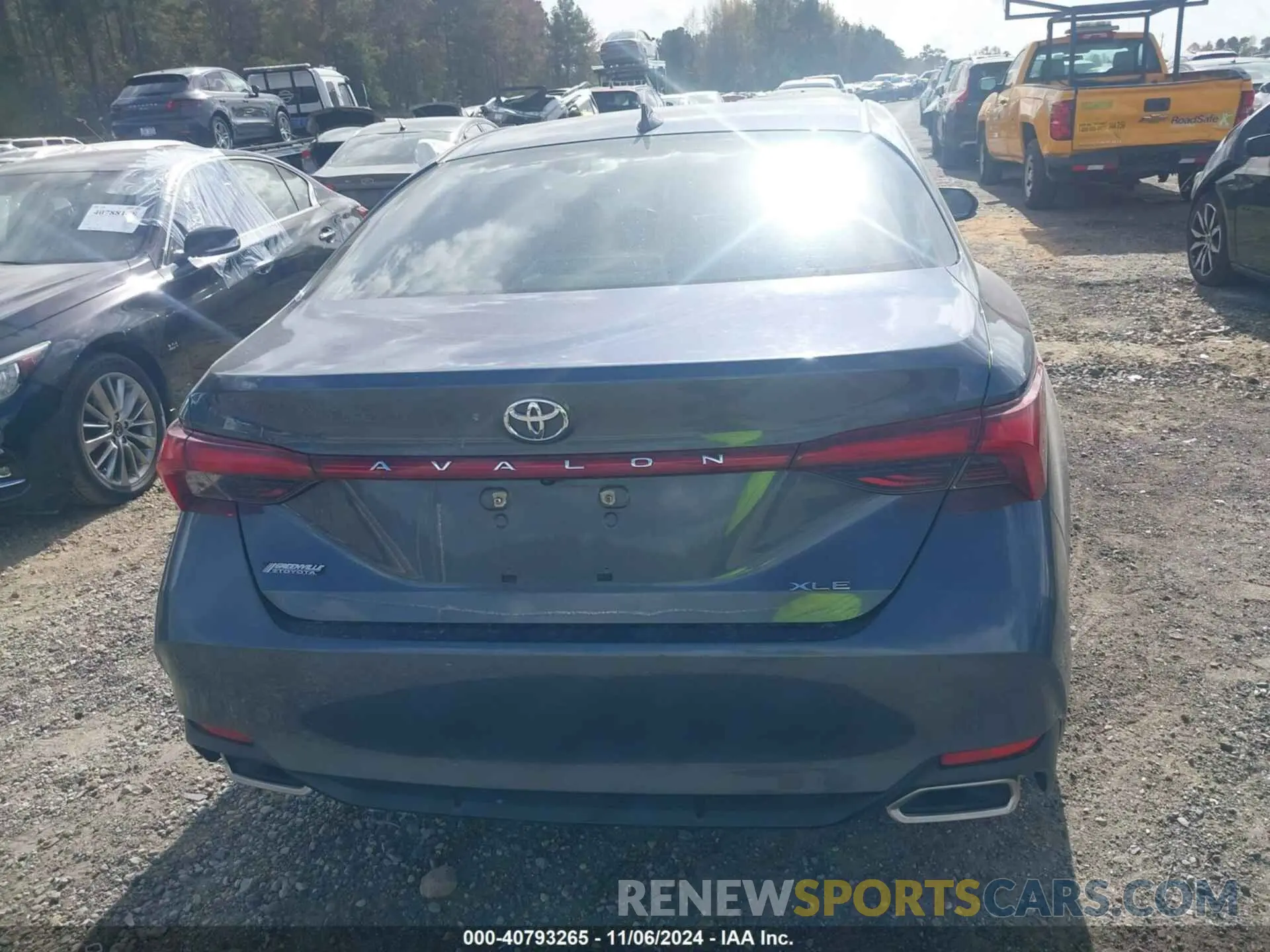 16 Photograph of a damaged car 4T1BZ1FB8KU003569 TOYOTA AVALON 2019