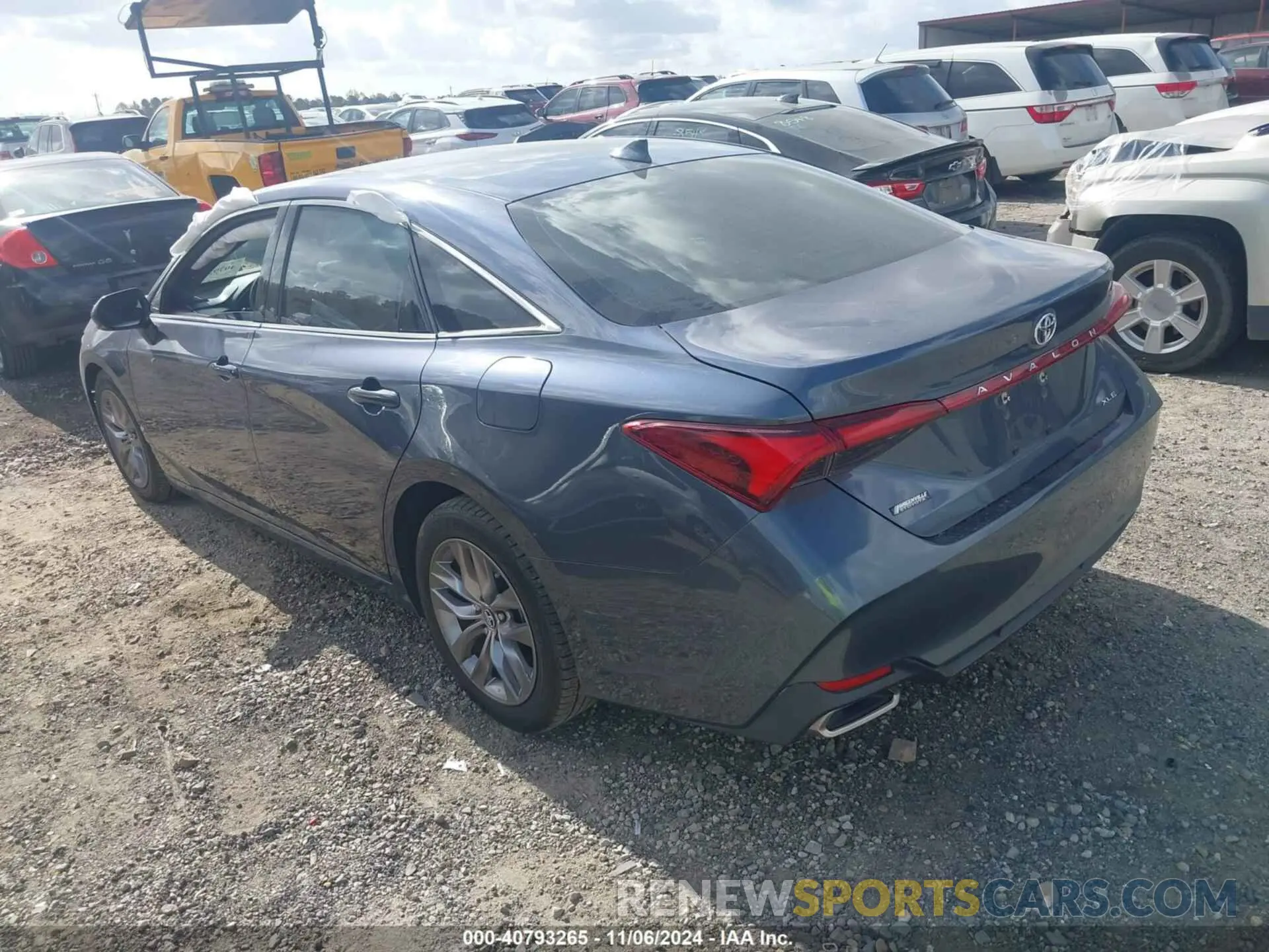 3 Photograph of a damaged car 4T1BZ1FB8KU003569 TOYOTA AVALON 2019