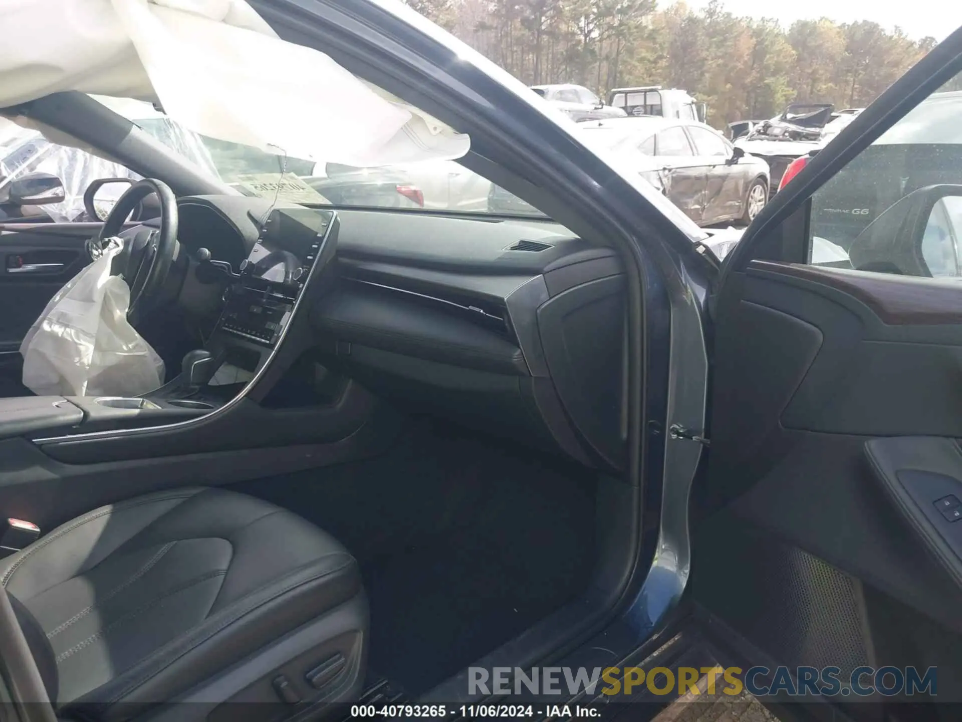5 Photograph of a damaged car 4T1BZ1FB8KU003569 TOYOTA AVALON 2019