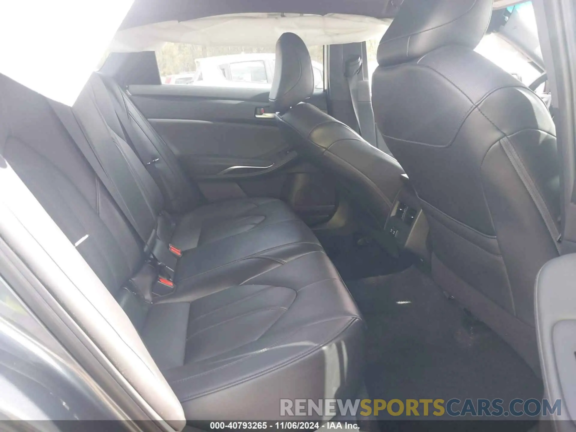 8 Photograph of a damaged car 4T1BZ1FB8KU003569 TOYOTA AVALON 2019