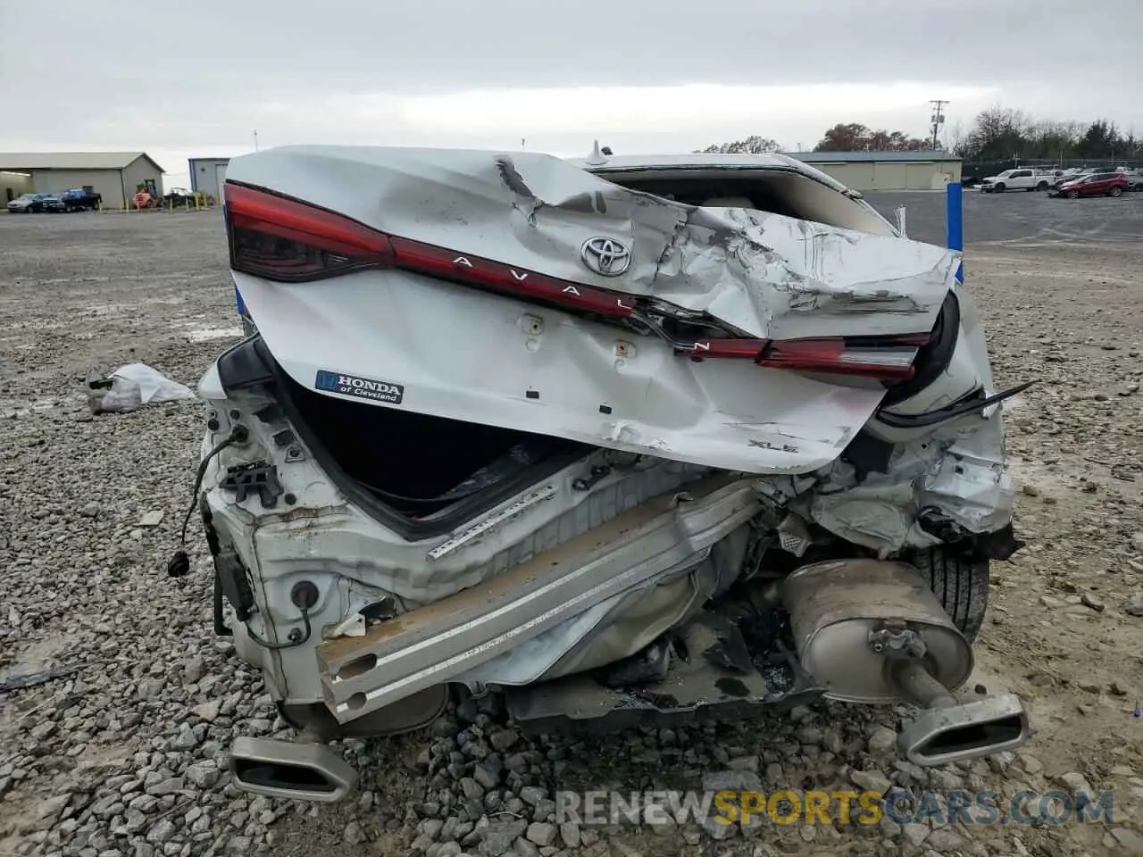 6 Photograph of a damaged car 4T1BZ1FB8KU011459 TOYOTA AVALON 2019