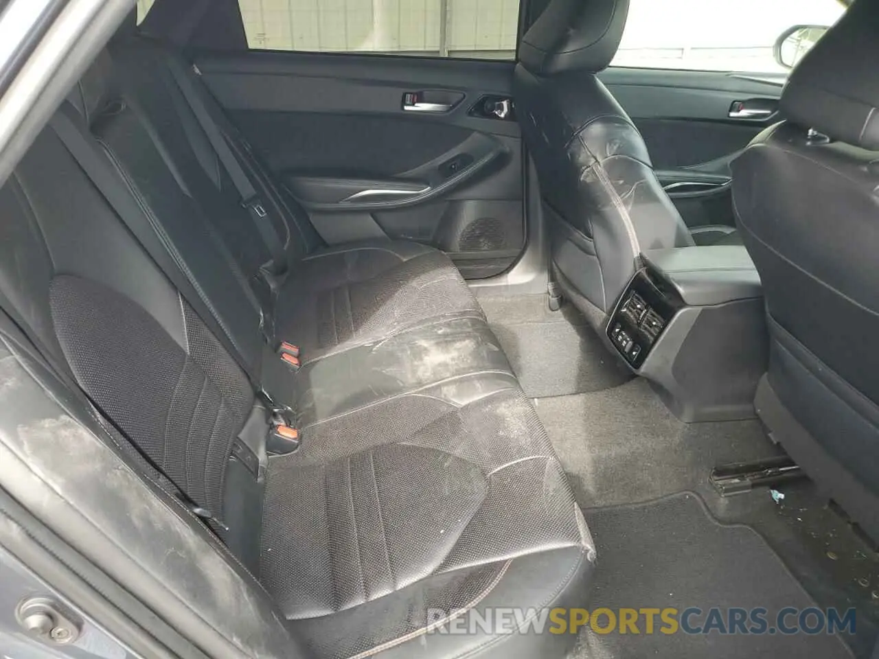 10 Photograph of a damaged car 4T1BZ1FB8KU011543 TOYOTA AVALON 2019