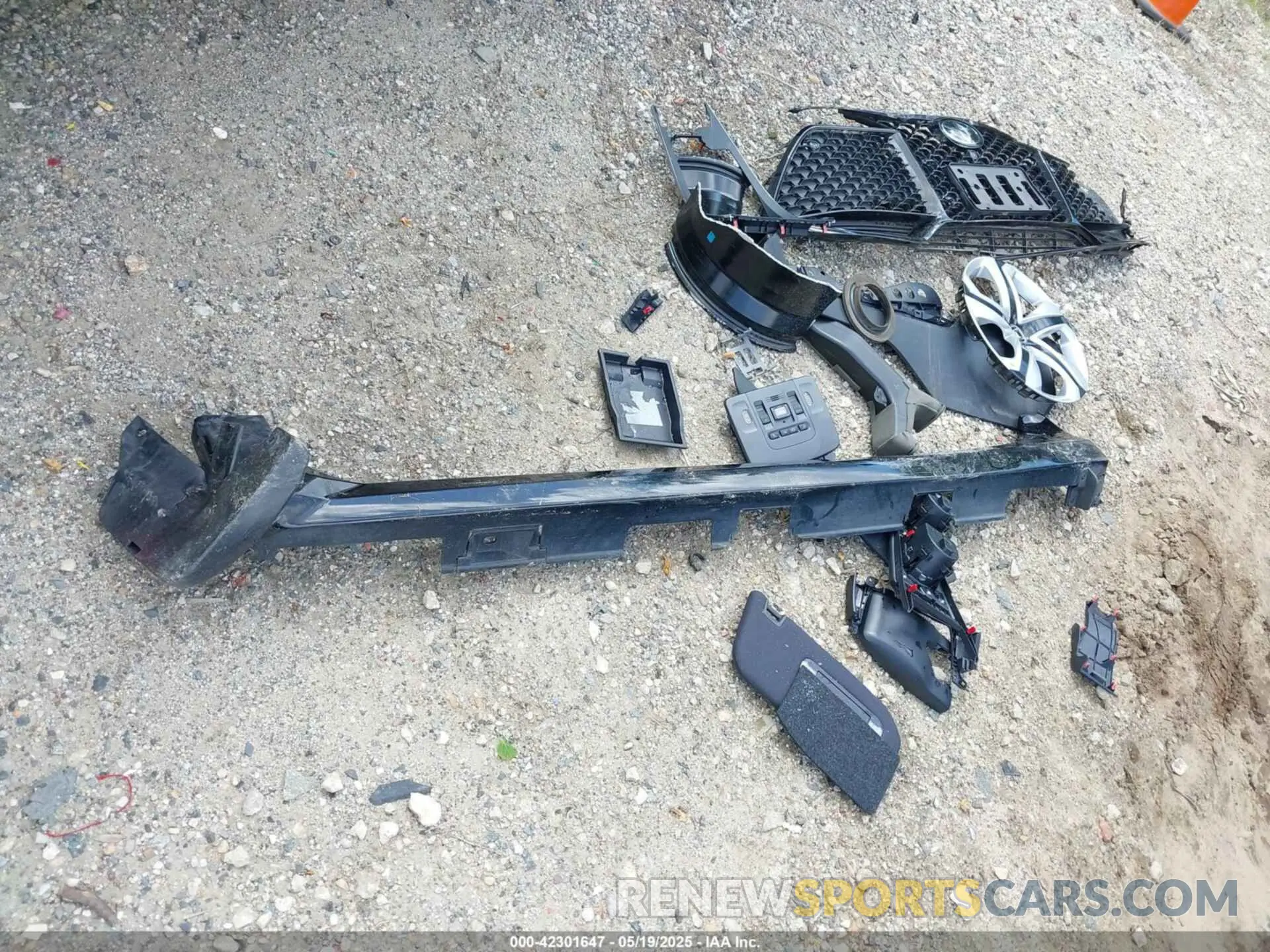 11 Photograph of a damaged car 4T1BZ1FB8KU015639 TOYOTA AVALON 2019