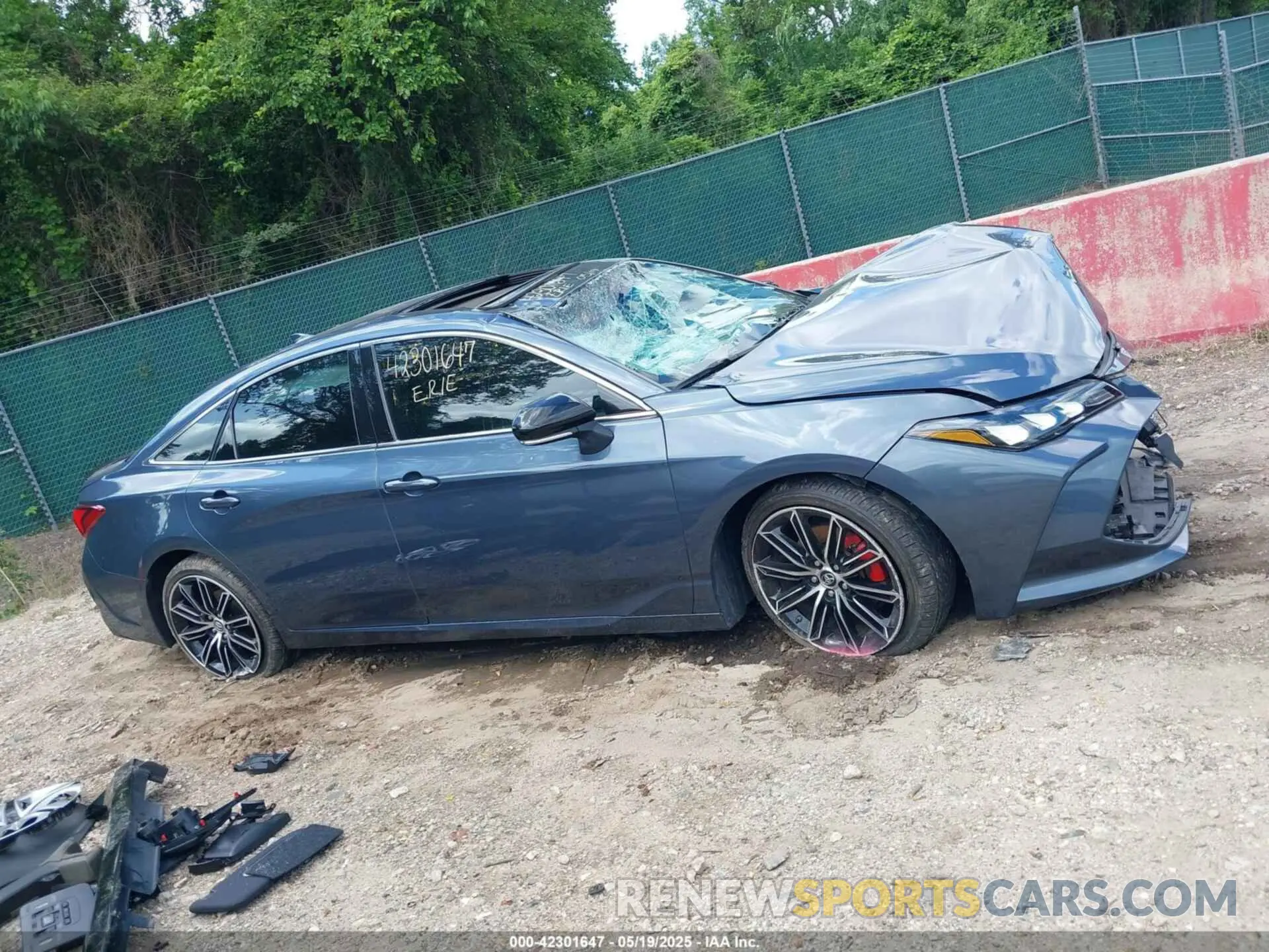 13 Photograph of a damaged car 4T1BZ1FB8KU015639 TOYOTA AVALON 2019