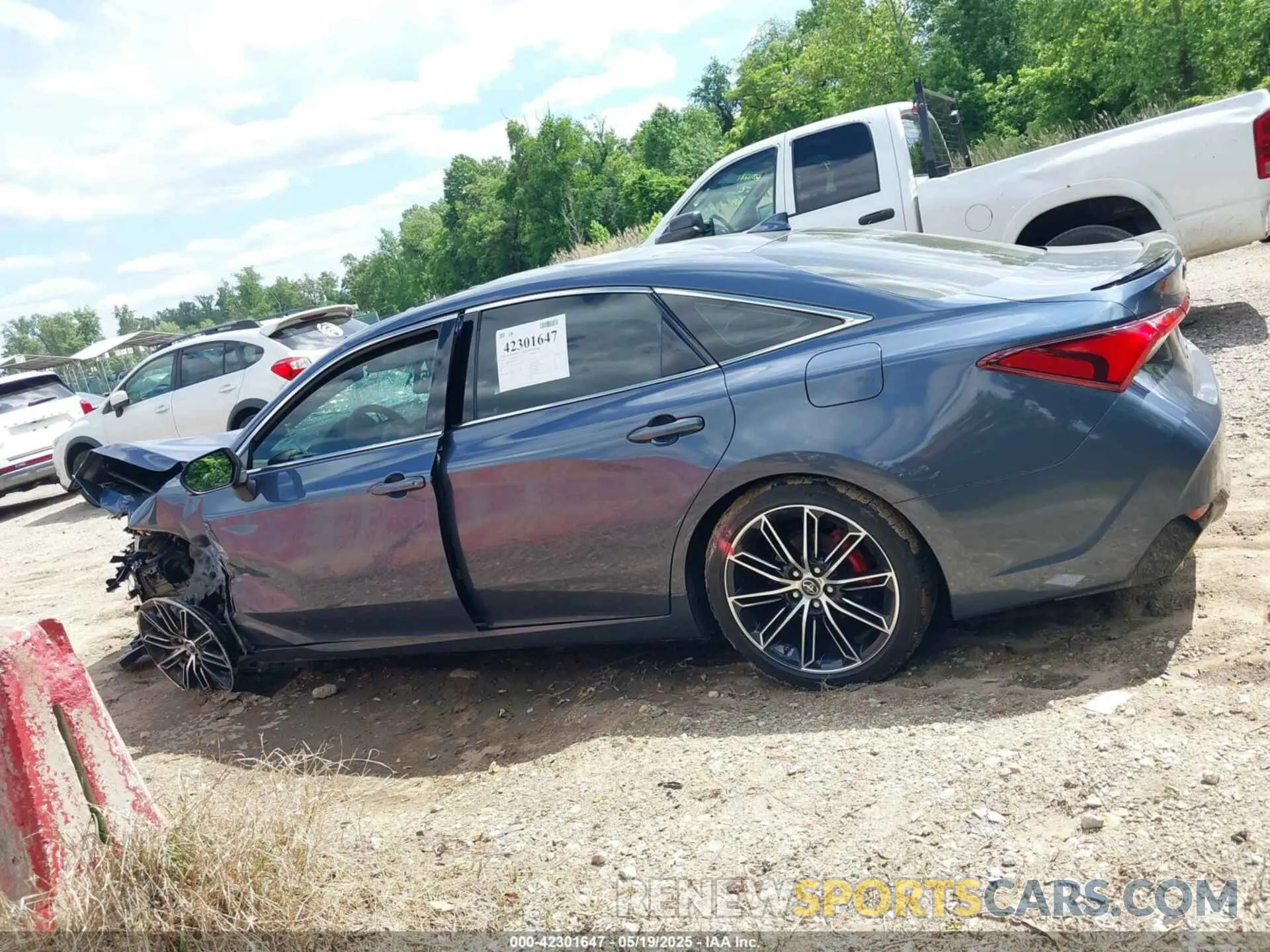 14 Photograph of a damaged car 4T1BZ1FB8KU015639 TOYOTA AVALON 2019