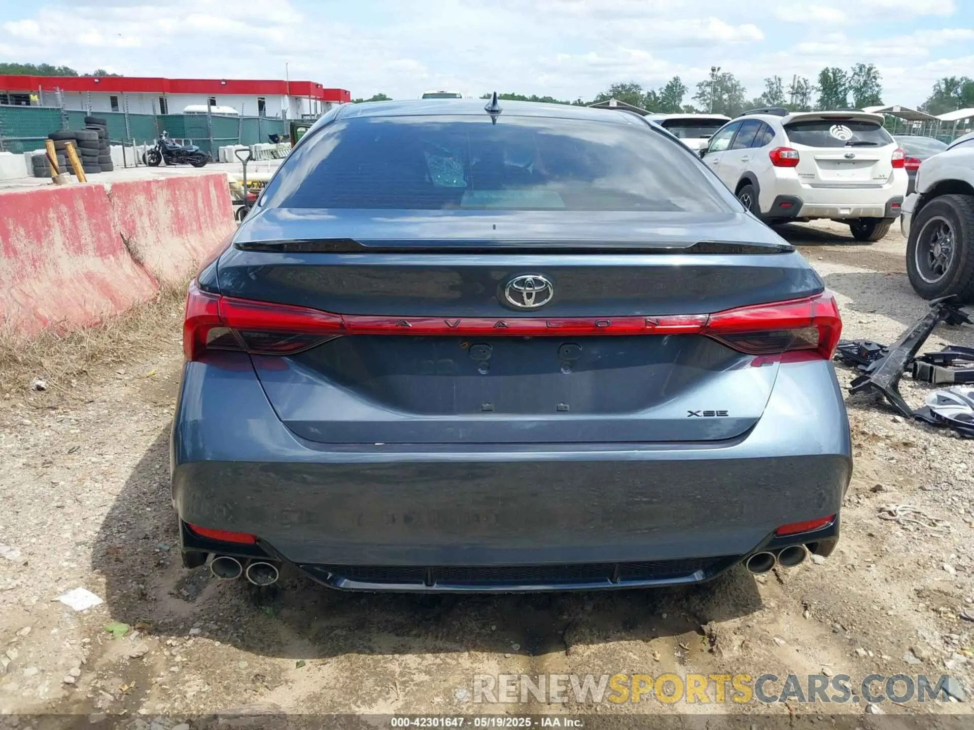 16 Photograph of a damaged car 4T1BZ1FB8KU015639 TOYOTA AVALON 2019