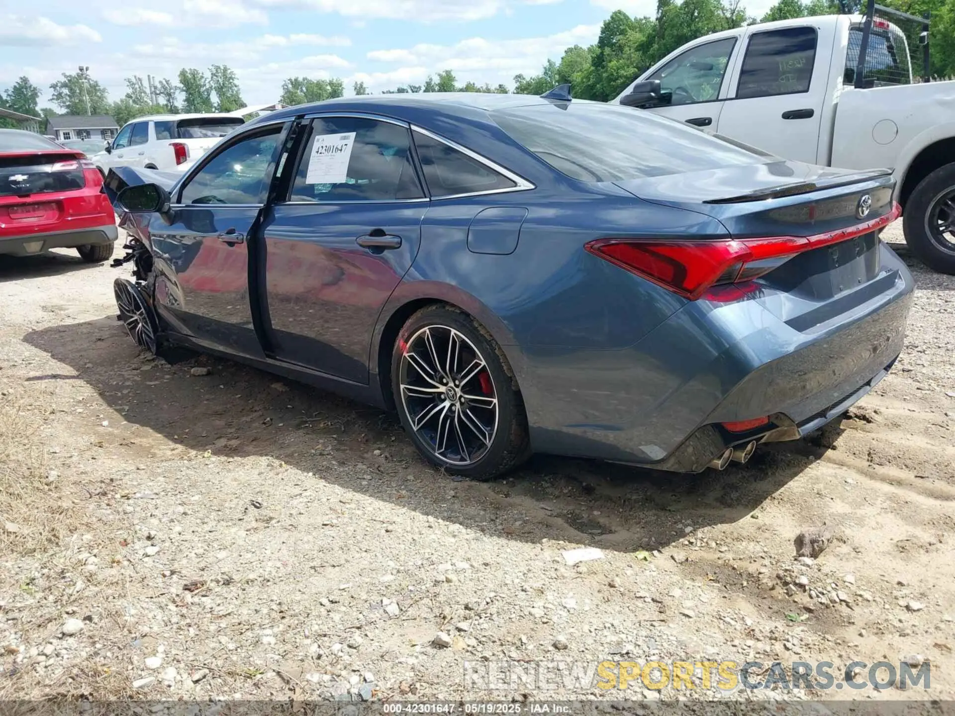 3 Photograph of a damaged car 4T1BZ1FB8KU015639 TOYOTA AVALON 2019