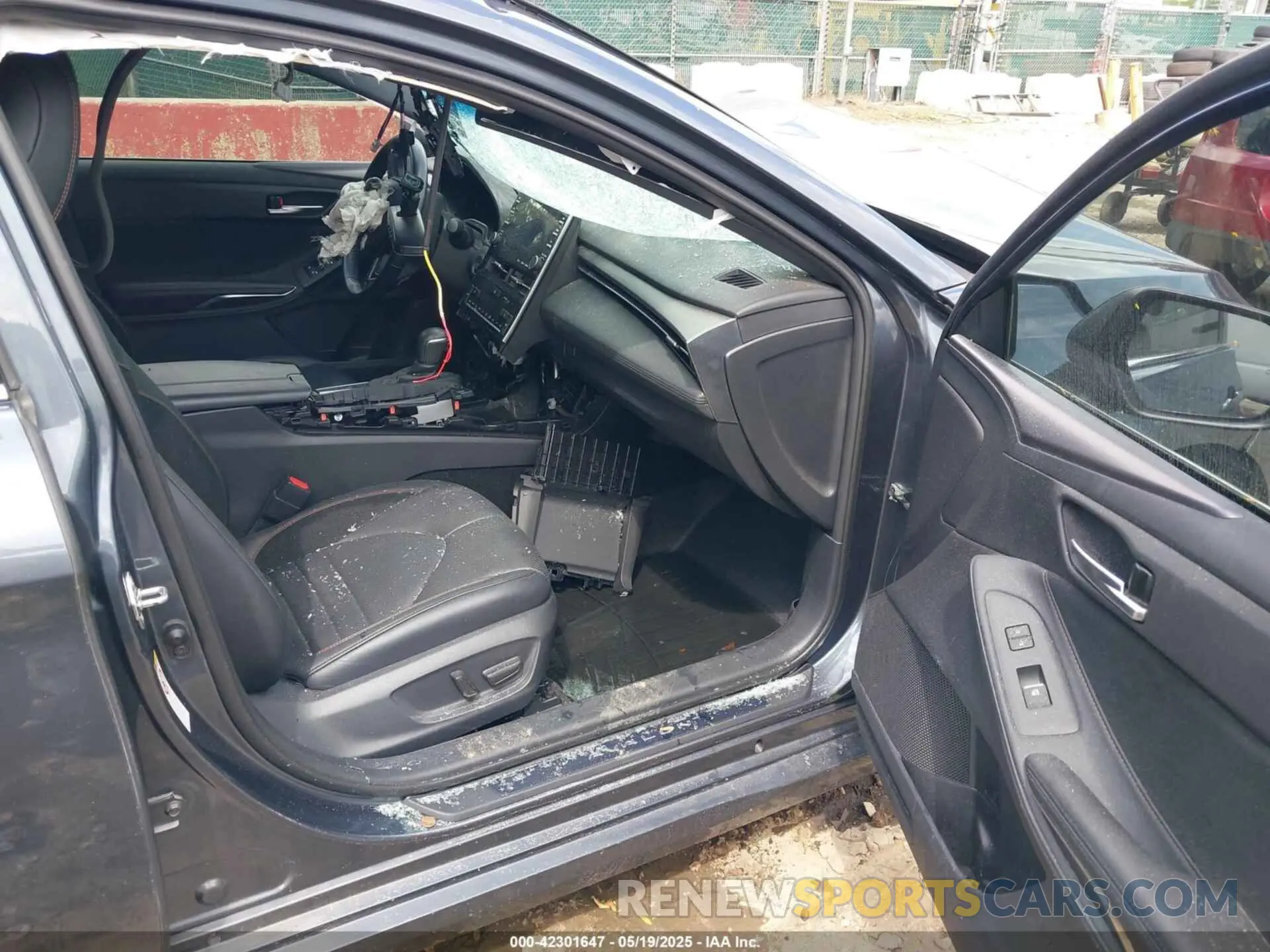 5 Photograph of a damaged car 4T1BZ1FB8KU015639 TOYOTA AVALON 2019