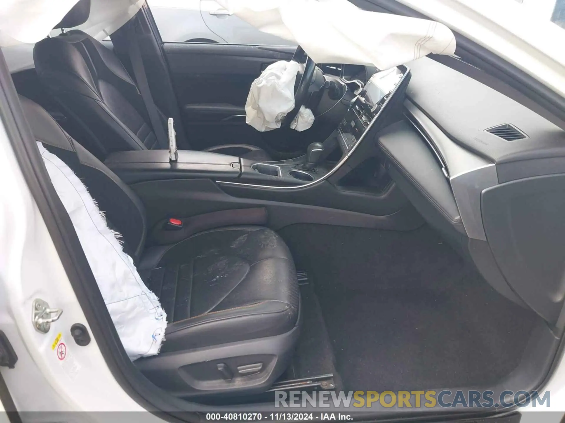 5 Photograph of a damaged car 4T1BZ1FB8KU017343 TOYOTA AVALON 2019