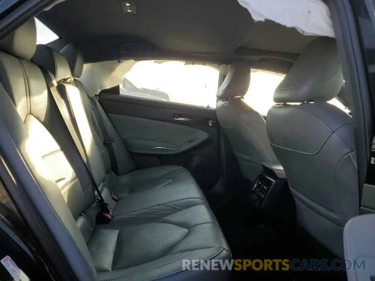 11 Photograph of a damaged car 4T1BZ1FB8KU023868 TOYOTA AVALON 2019