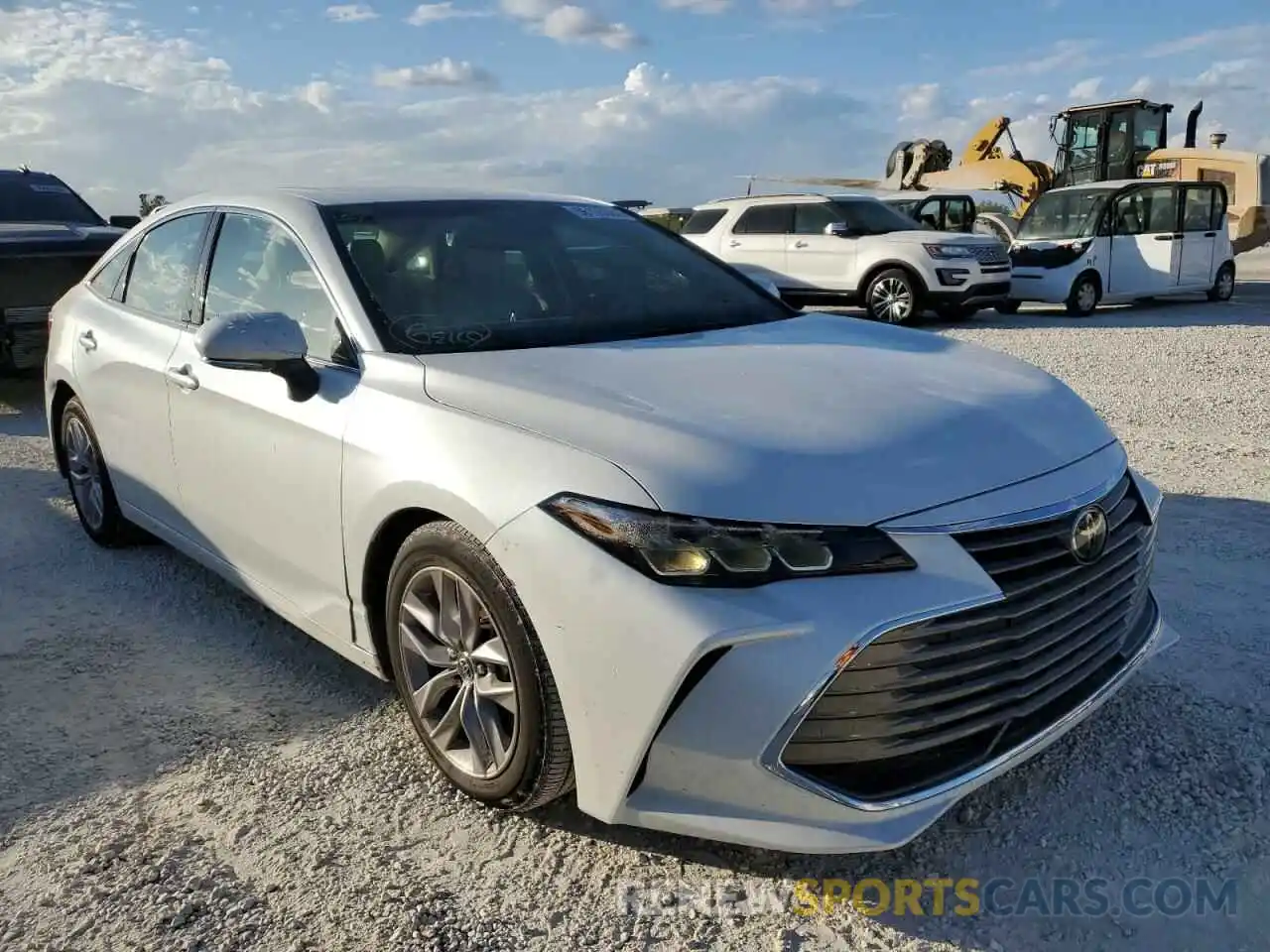 1 Photograph of a damaged car 4T1BZ1FB8KU032747 TOYOTA AVALON 2019