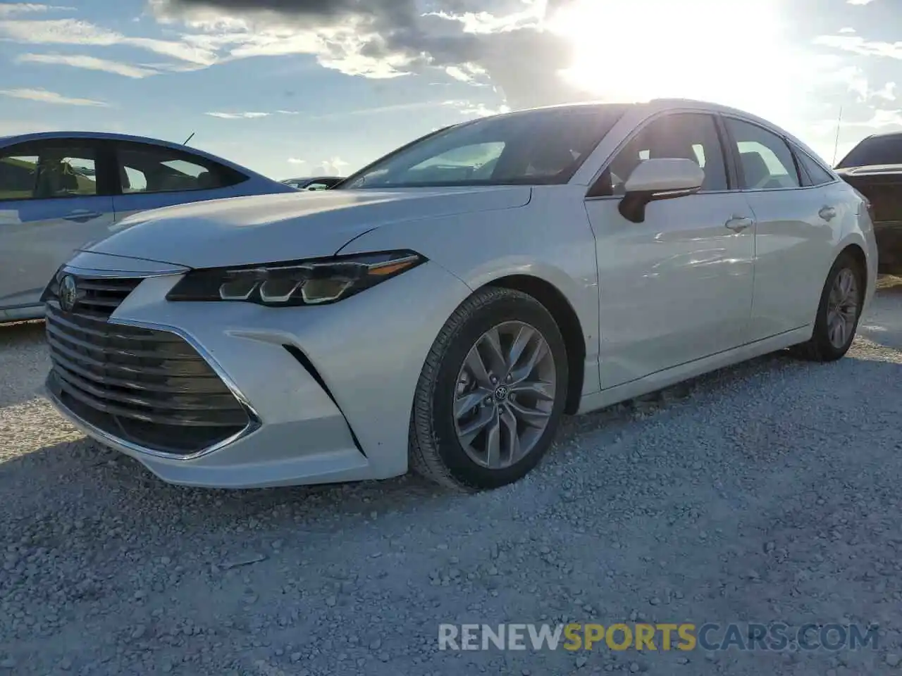 2 Photograph of a damaged car 4T1BZ1FB8KU032747 TOYOTA AVALON 2019