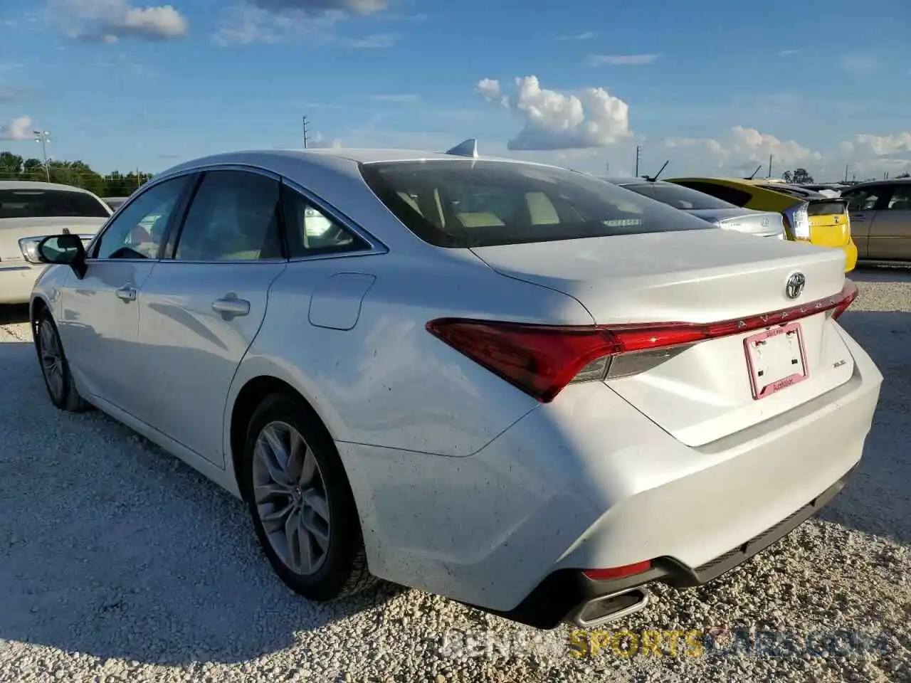 3 Photograph of a damaged car 4T1BZ1FB8KU032747 TOYOTA AVALON 2019