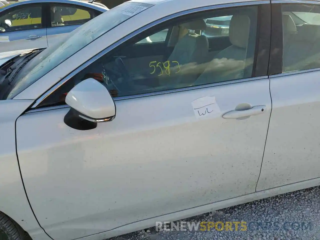 9 Photograph of a damaged car 4T1BZ1FB8KU032747 TOYOTA AVALON 2019