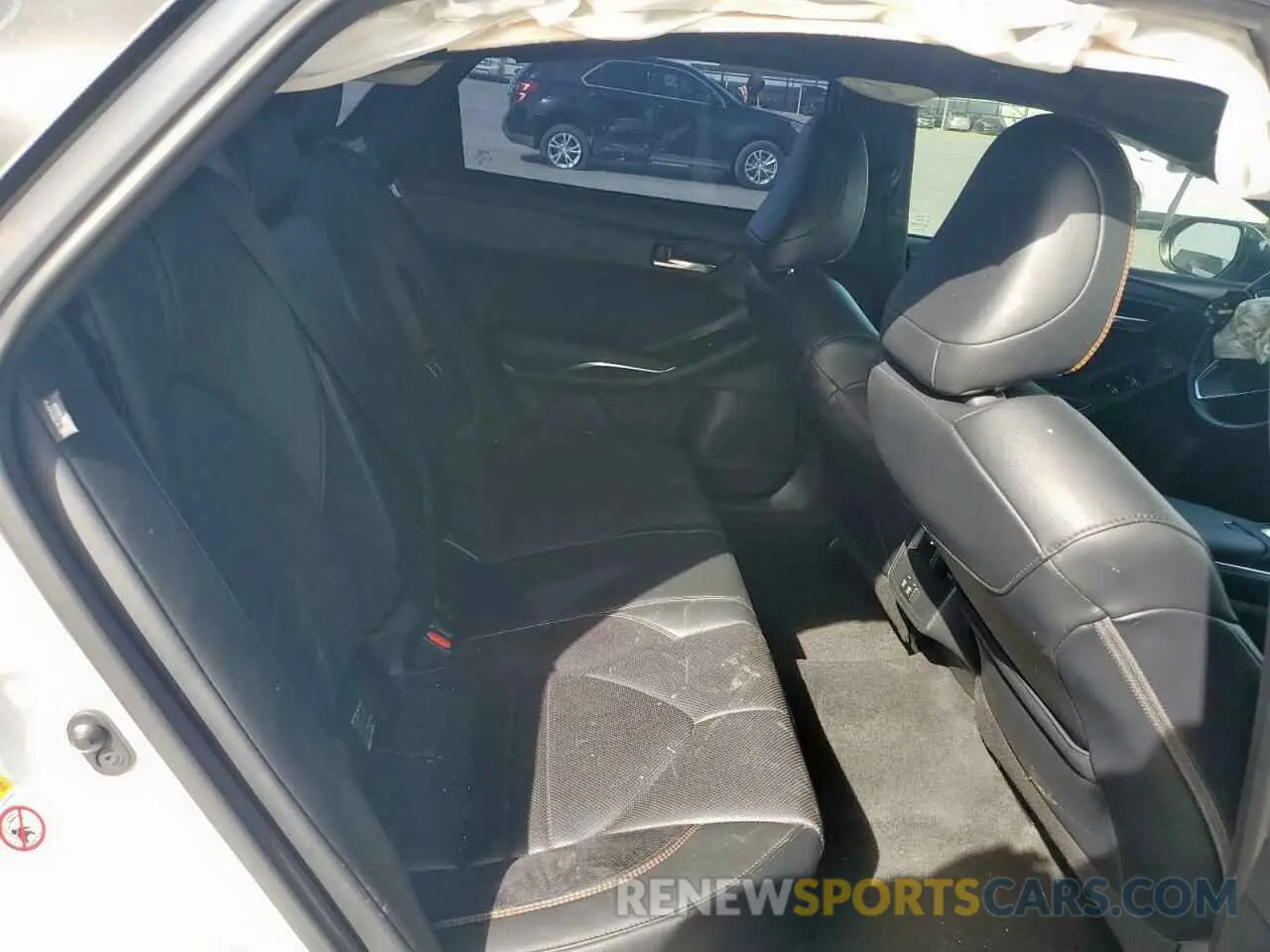 11 Photograph of a damaged car 4T1BZ1FB8KU033798 TOYOTA AVALON 2019