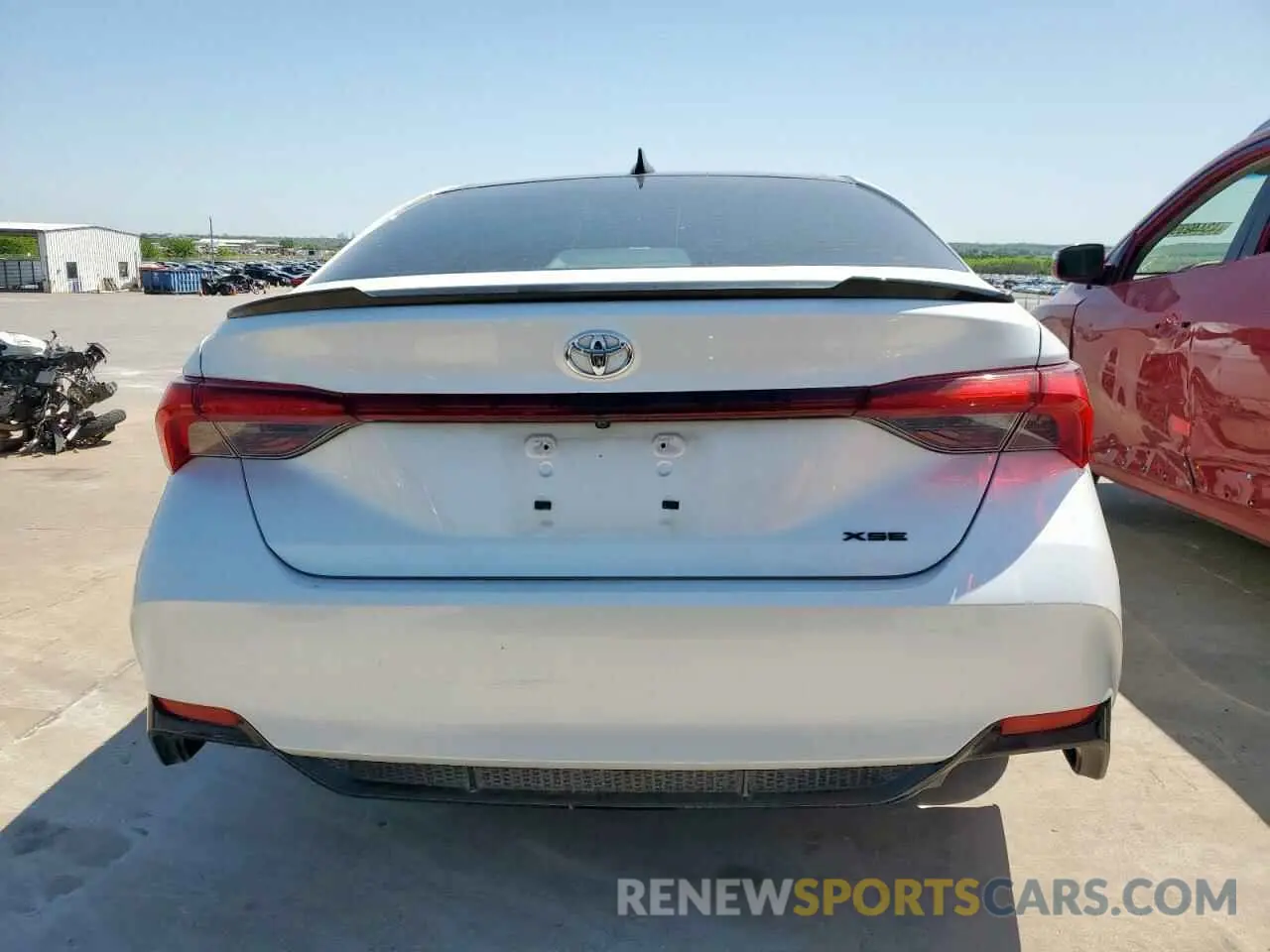 6 Photograph of a damaged car 4T1BZ1FB8KU033798 TOYOTA AVALON 2019