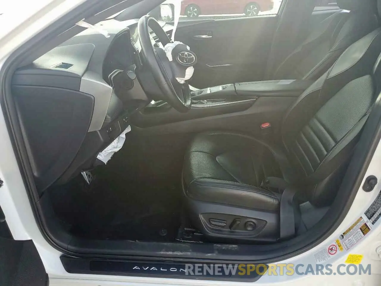 7 Photograph of a damaged car 4T1BZ1FB8KU033798 TOYOTA AVALON 2019