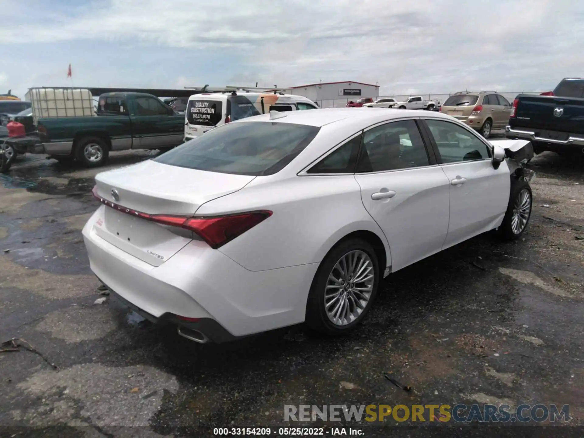 4 Photograph of a damaged car 4T1BZ1FB9KU003032 TOYOTA AVALON 2019