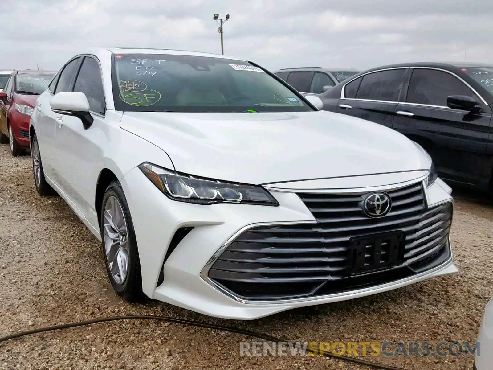 1 Photograph of a damaged car 4T1BZ1FB9KU003418 TOYOTA AVALON 2019