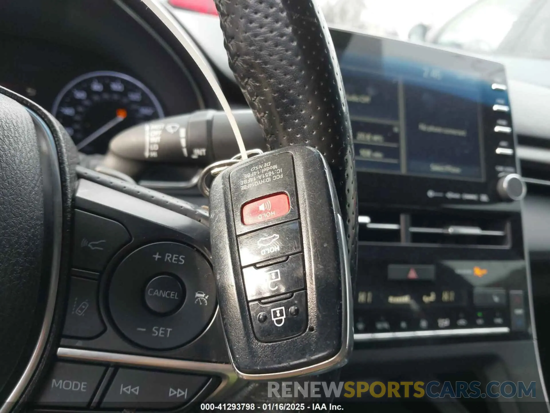 11 Photograph of a damaged car 4T1BZ1FB9KU005475 TOYOTA AVALON 2019