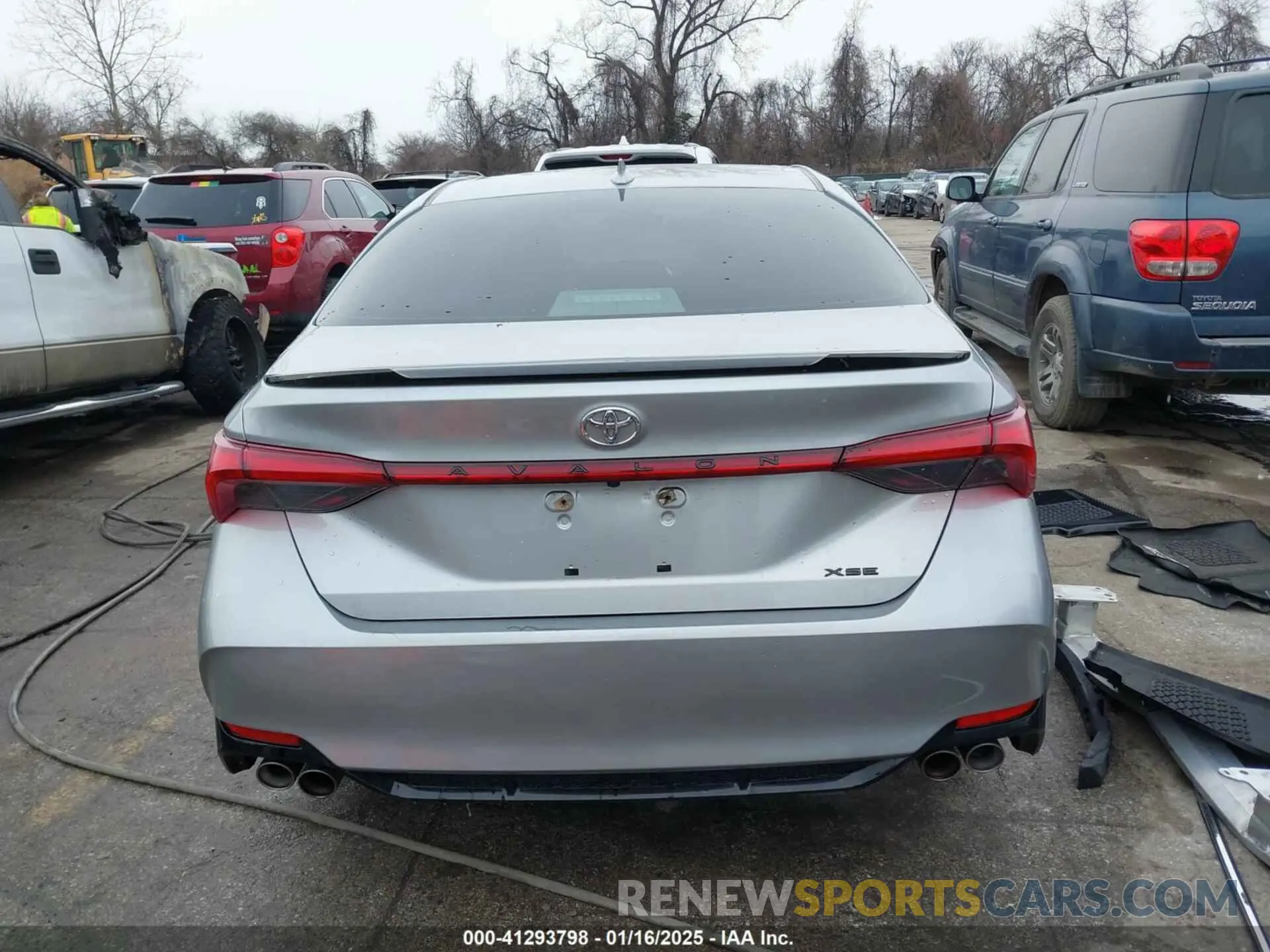 17 Photograph of a damaged car 4T1BZ1FB9KU005475 TOYOTA AVALON 2019