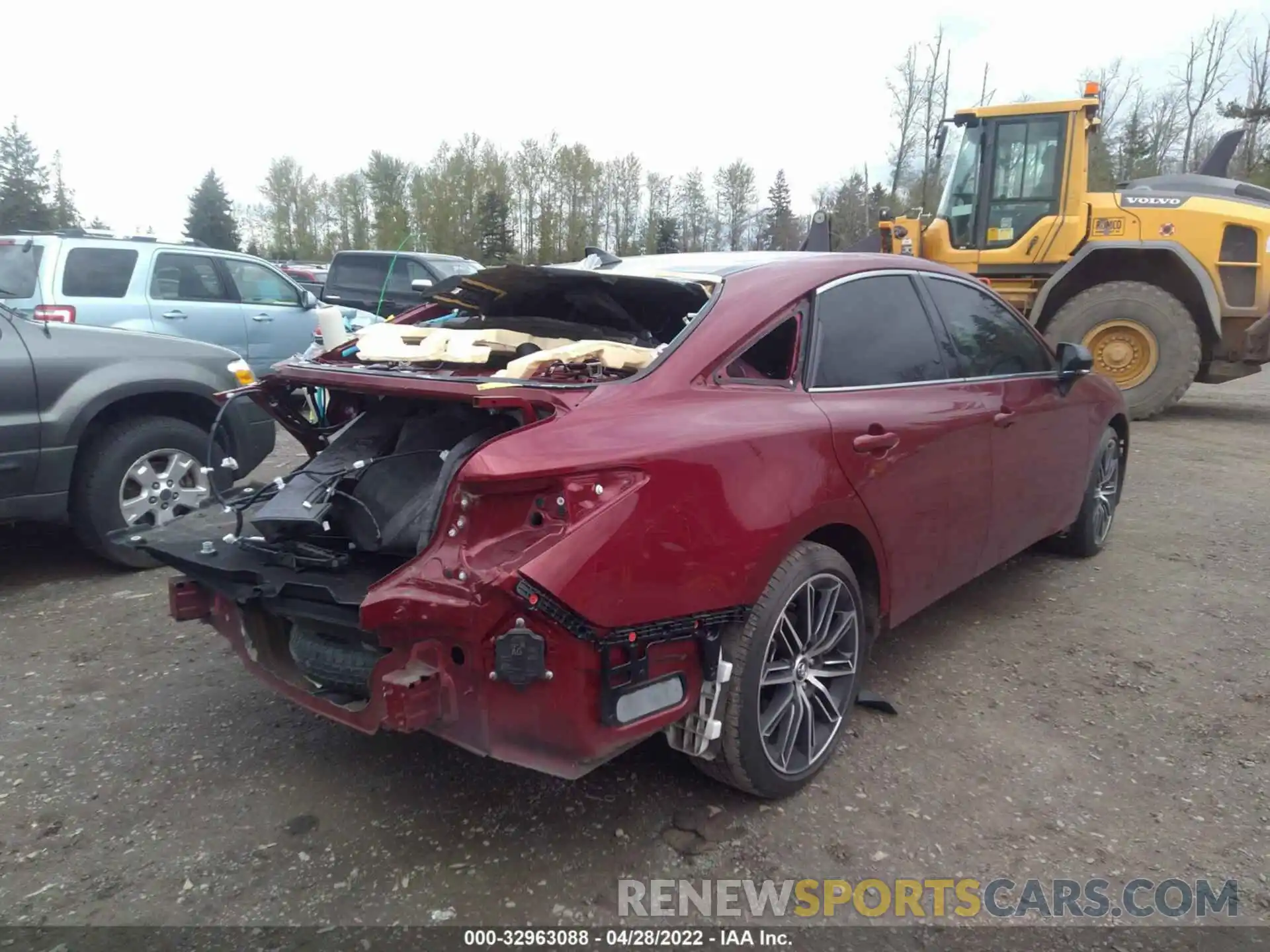 4 Photograph of a damaged car 4T1BZ1FB9KU006691 TOYOTA AVALON 2019