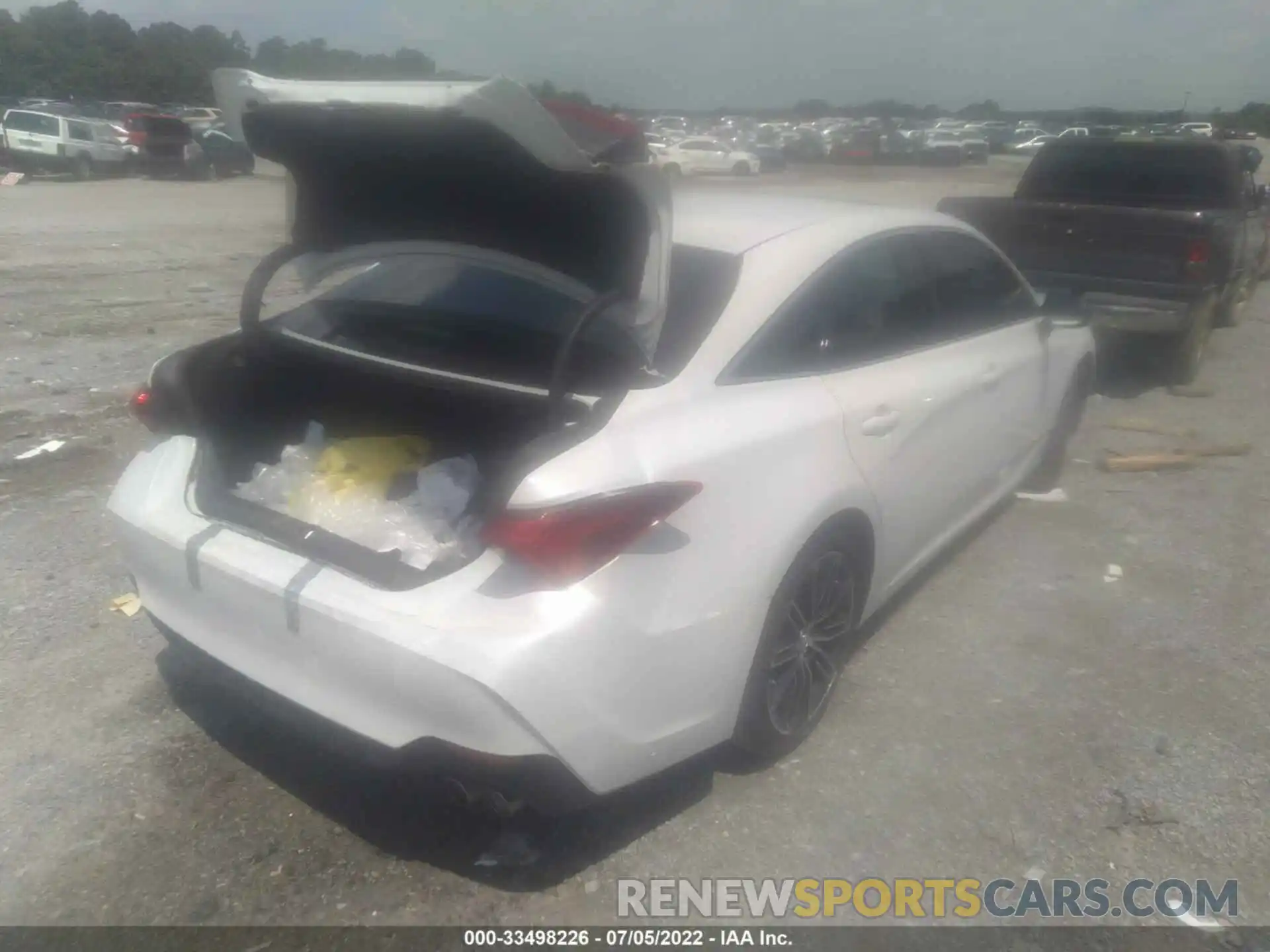 4 Photograph of a damaged car 4T1BZ1FB9KU013933 TOYOTA AVALON 2019