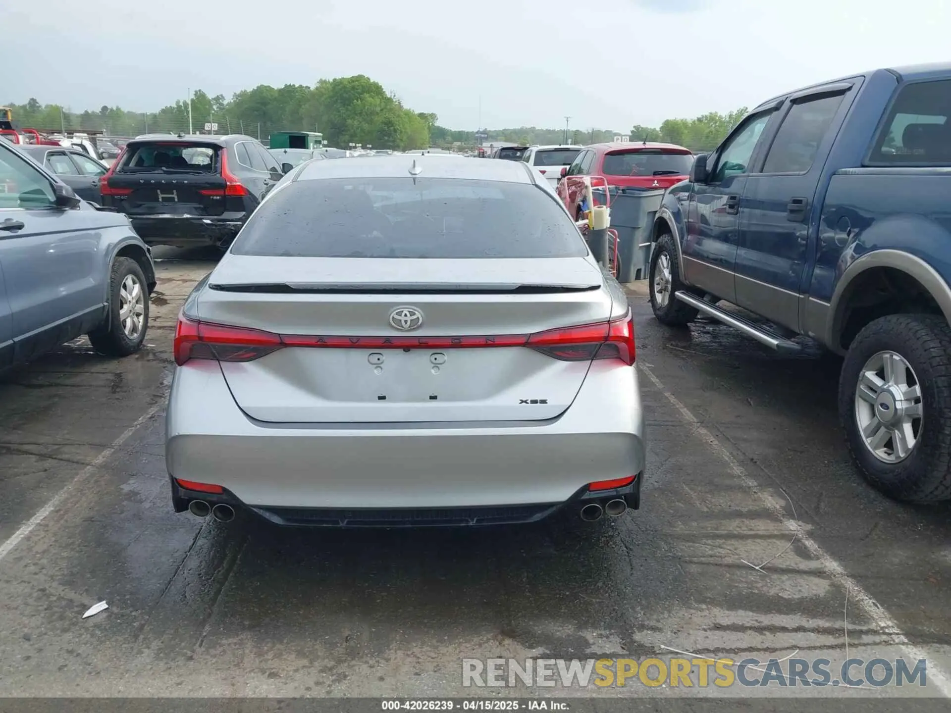 16 Photograph of a damaged car 4T1BZ1FB9KU017819 TOYOTA AVALON 2019