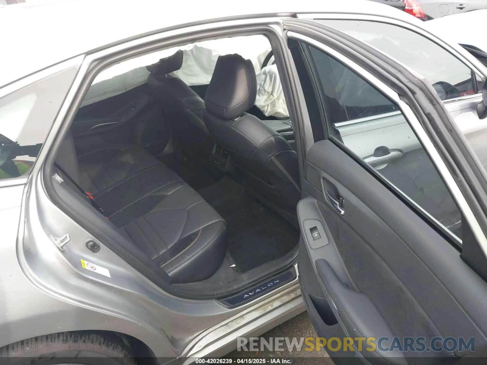 8 Photograph of a damaged car 4T1BZ1FB9KU017819 TOYOTA AVALON 2019