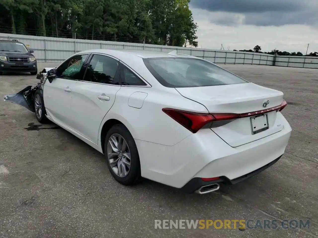 3 Photograph of a damaged car 4T1BZ1FB9KU023961 TOYOTA AVALON 2019