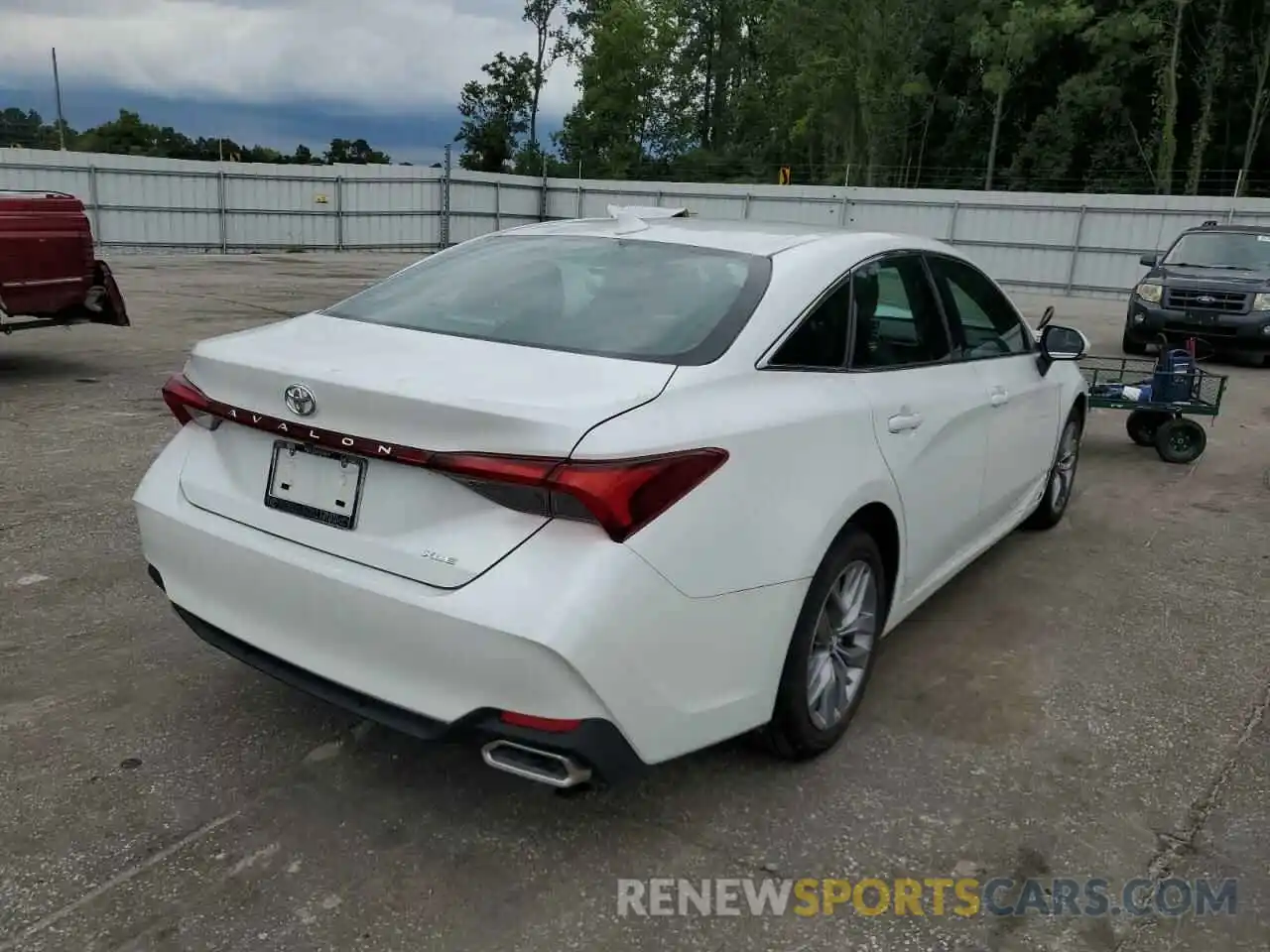 4 Photograph of a damaged car 4T1BZ1FB9KU023961 TOYOTA AVALON 2019