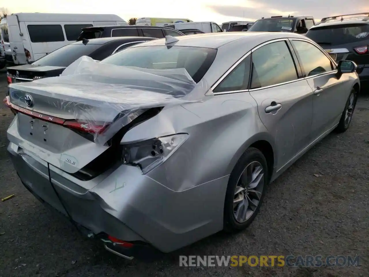 4 Photograph of a damaged car 4T1BZ1FB9KU026388 TOYOTA AVALON 2019