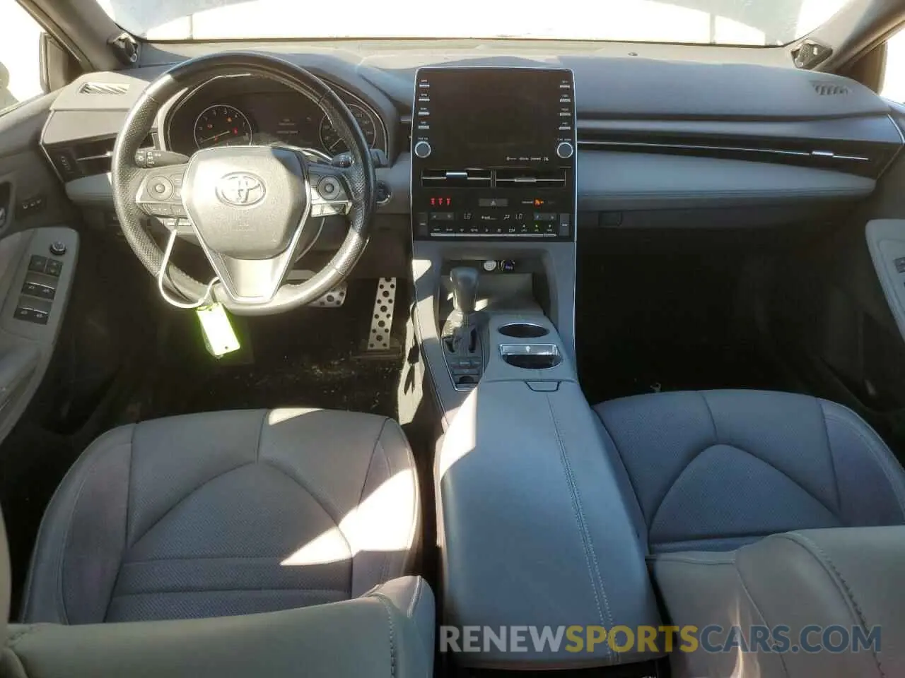 8 Photograph of a damaged car 4T1BZ1FB9KU029792 TOYOTA AVALON 2019