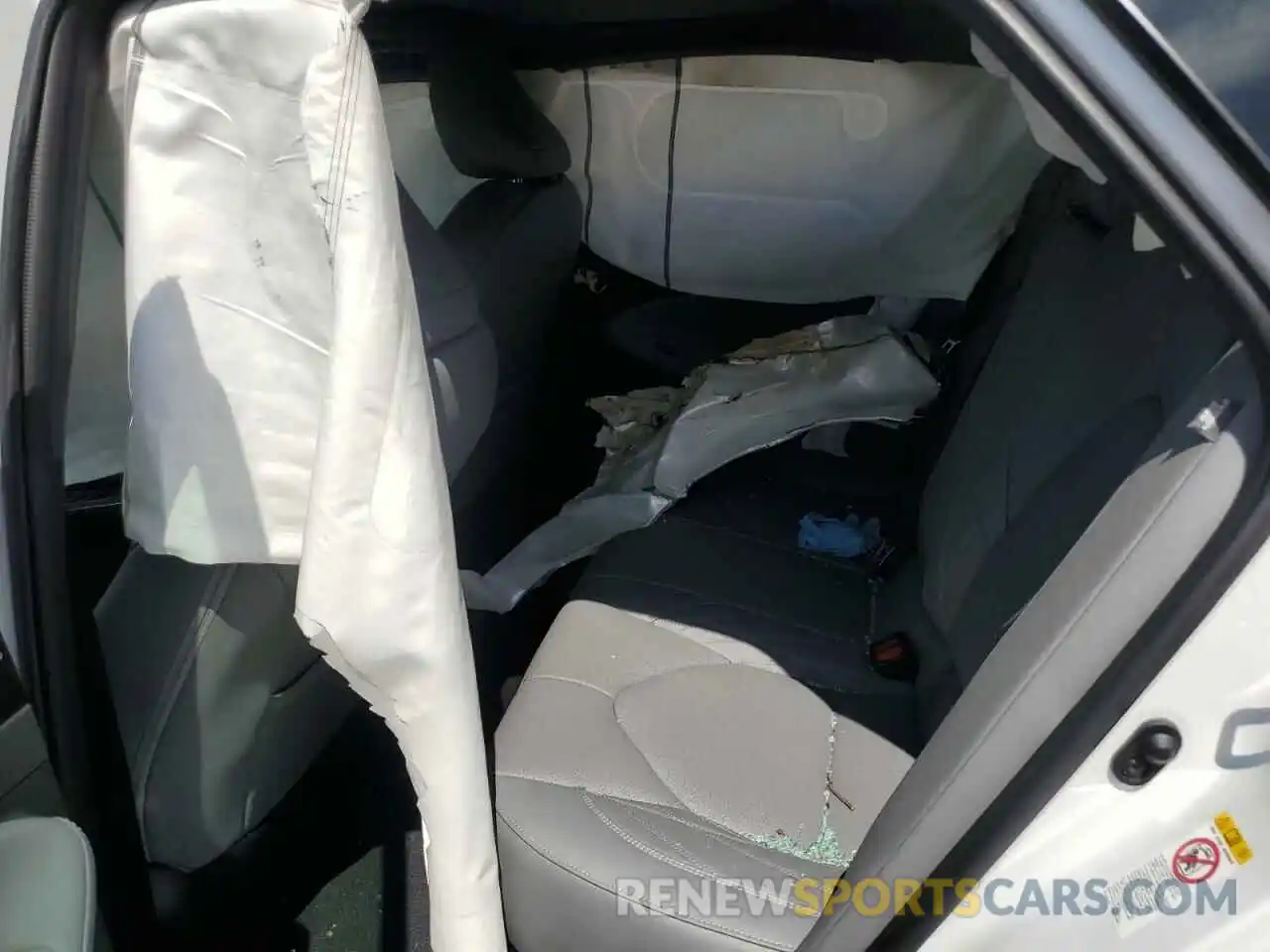 6 Photograph of a damaged car 4T1BZ1FB9KU030800 TOYOTA AVALON 2019