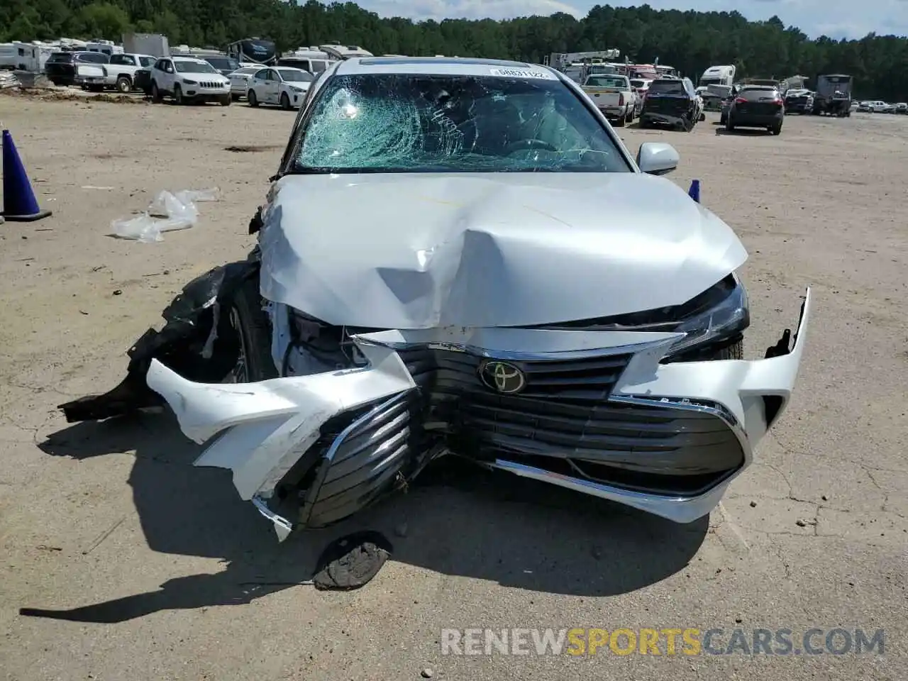 9 Photograph of a damaged car 4T1BZ1FB9KU030800 TOYOTA AVALON 2019