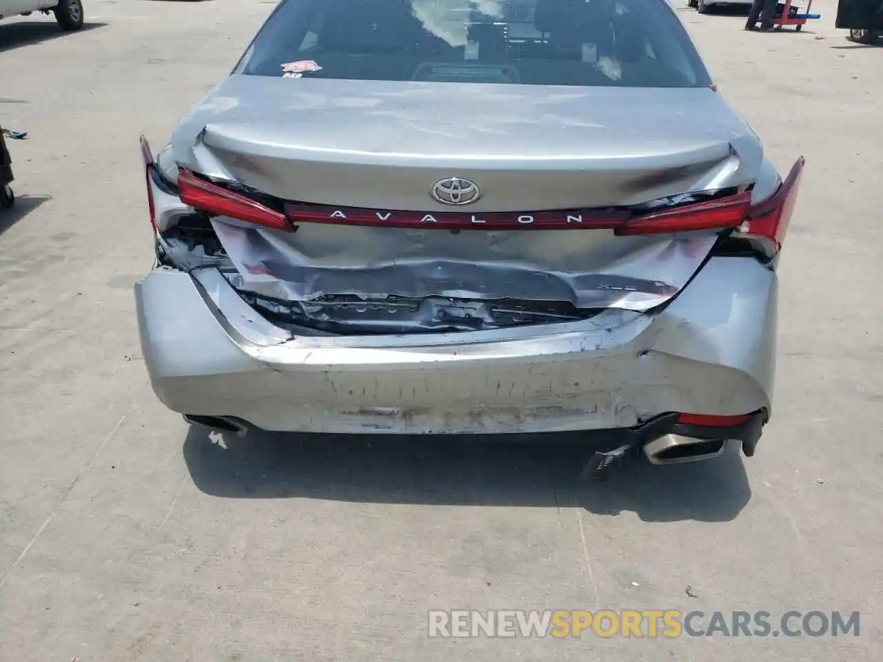 9 Photograph of a damaged car 4T1BZ1FB9KU032238 TOYOTA AVALON 2019