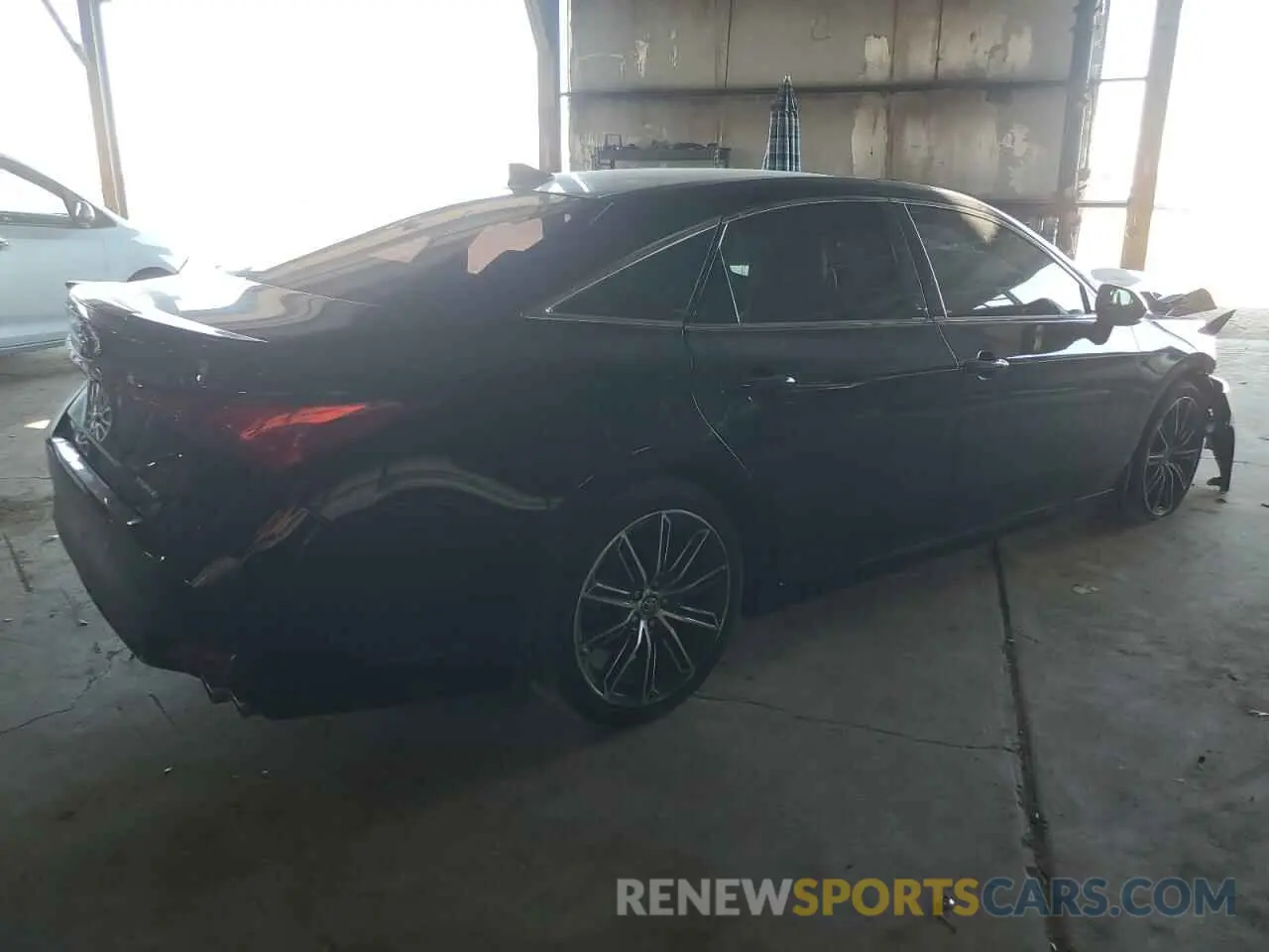 3 Photograph of a damaged car 4T1BZ1FB9KU032627 TOYOTA AVALON 2019