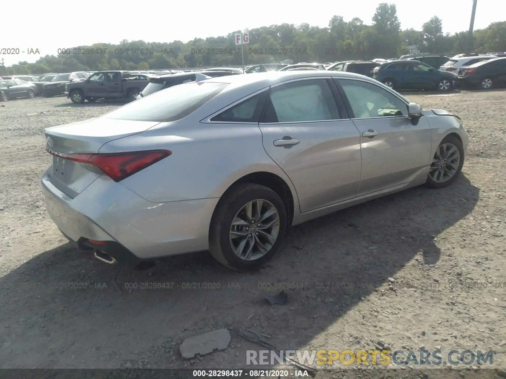 4 Photograph of a damaged car 4T1BZ1FB9KU033731 TOYOTA AVALON 2019