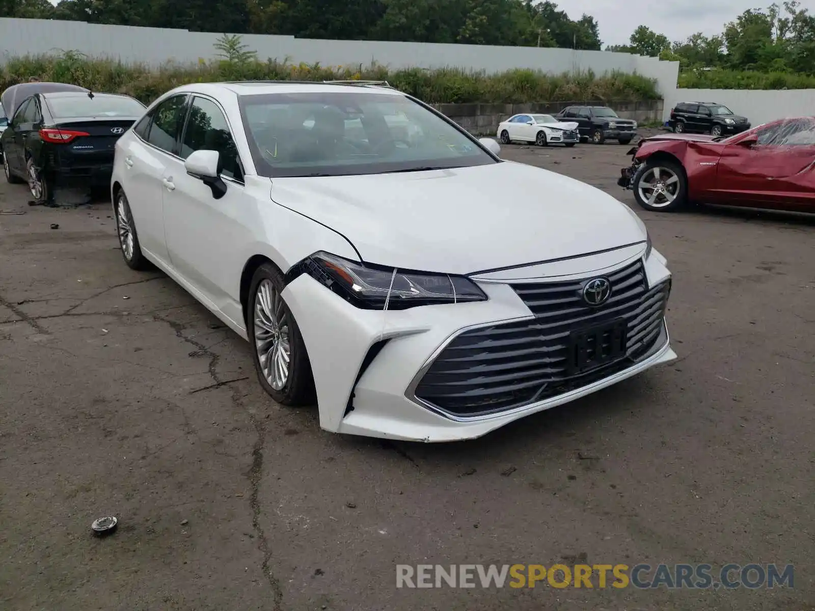 1 Photograph of a damaged car 4T1BZ1FBXKU022818 TOYOTA AVALON 2019