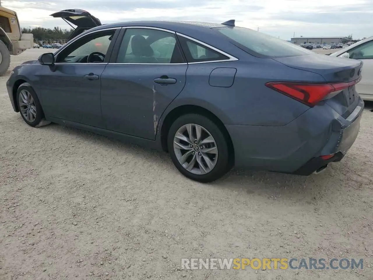 2 Photograph of a damaged car 4T1BZ1FBXKU027095 TOYOTA AVALON 2019