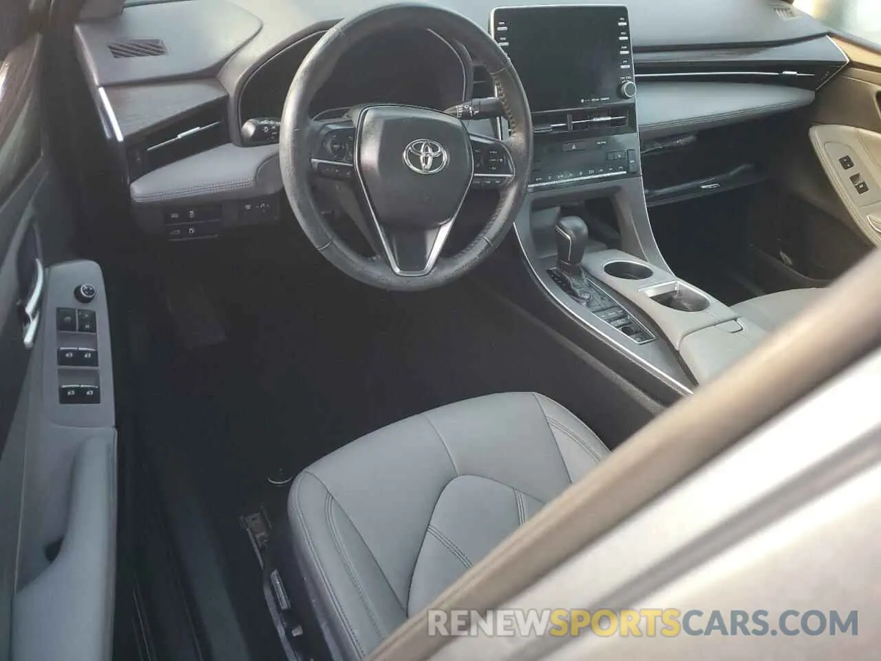 8 Photograph of a damaged car 4T1BZ1FBXKU027095 TOYOTA AVALON 2019