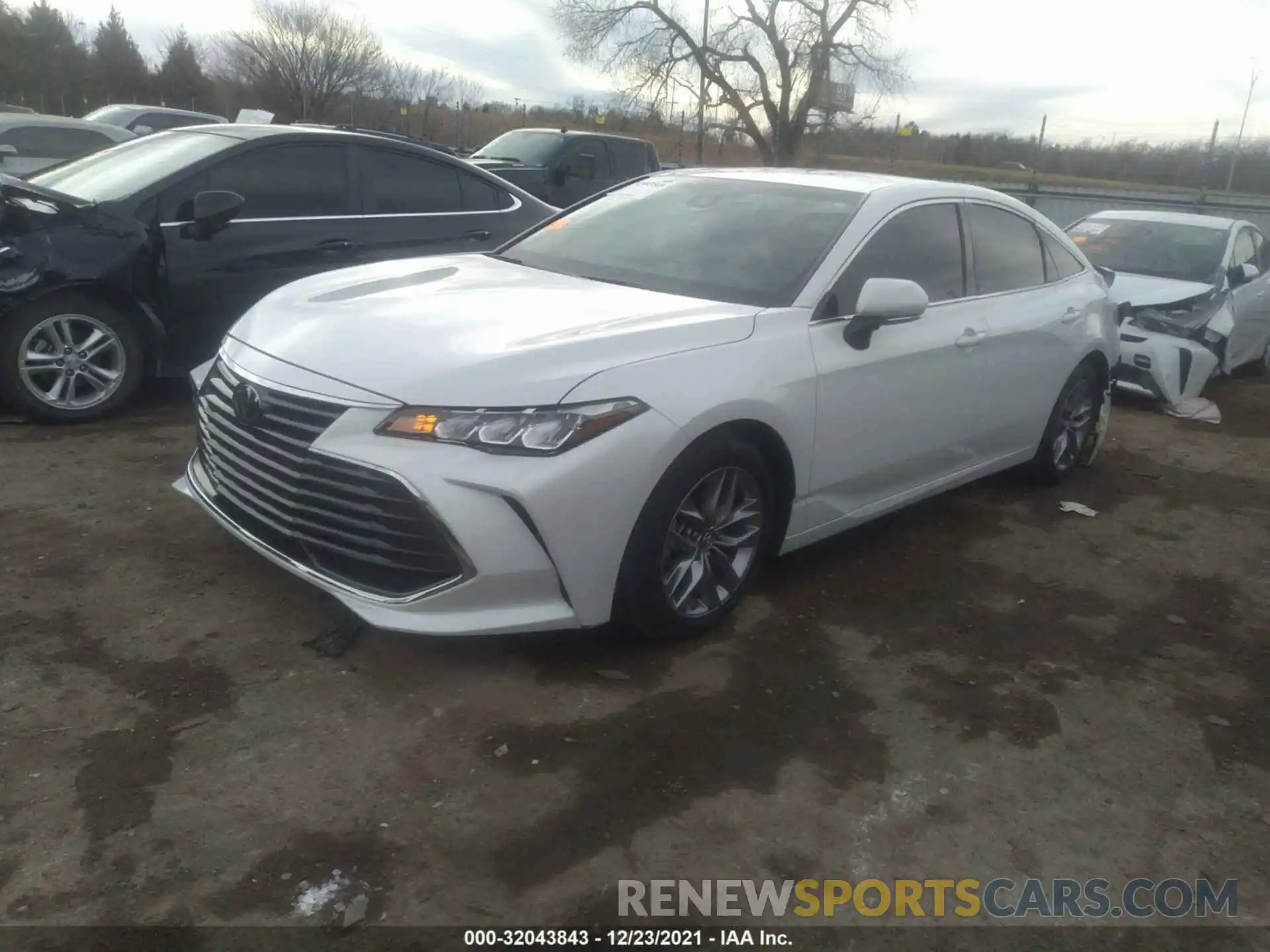 2 Photograph of a damaged car 4T1BZ1FBXKU031423 TOYOTA AVALON 2019