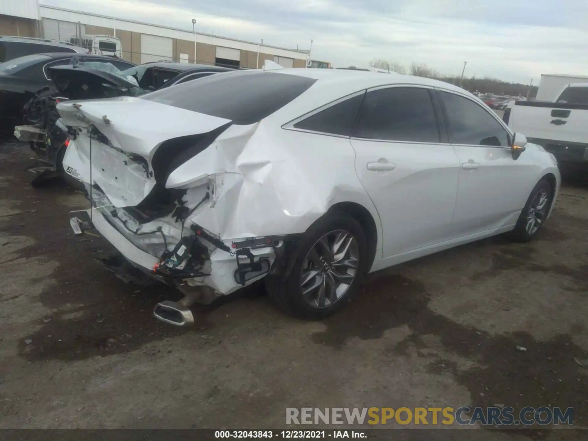 4 Photograph of a damaged car 4T1BZ1FBXKU031423 TOYOTA AVALON 2019